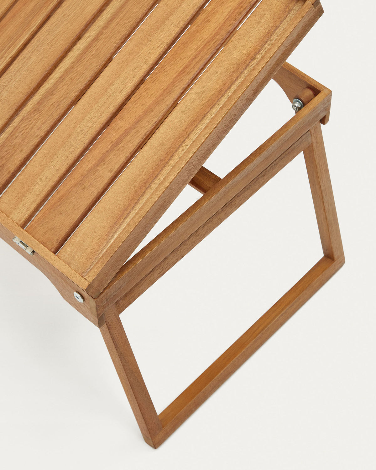 Mani klappbares Tablett aus massivem Akazienholz FSC 100% in Natur präsentiert im Onlineshop von KAQTU Design AG. Outdoor-Regal ist von Kave Home