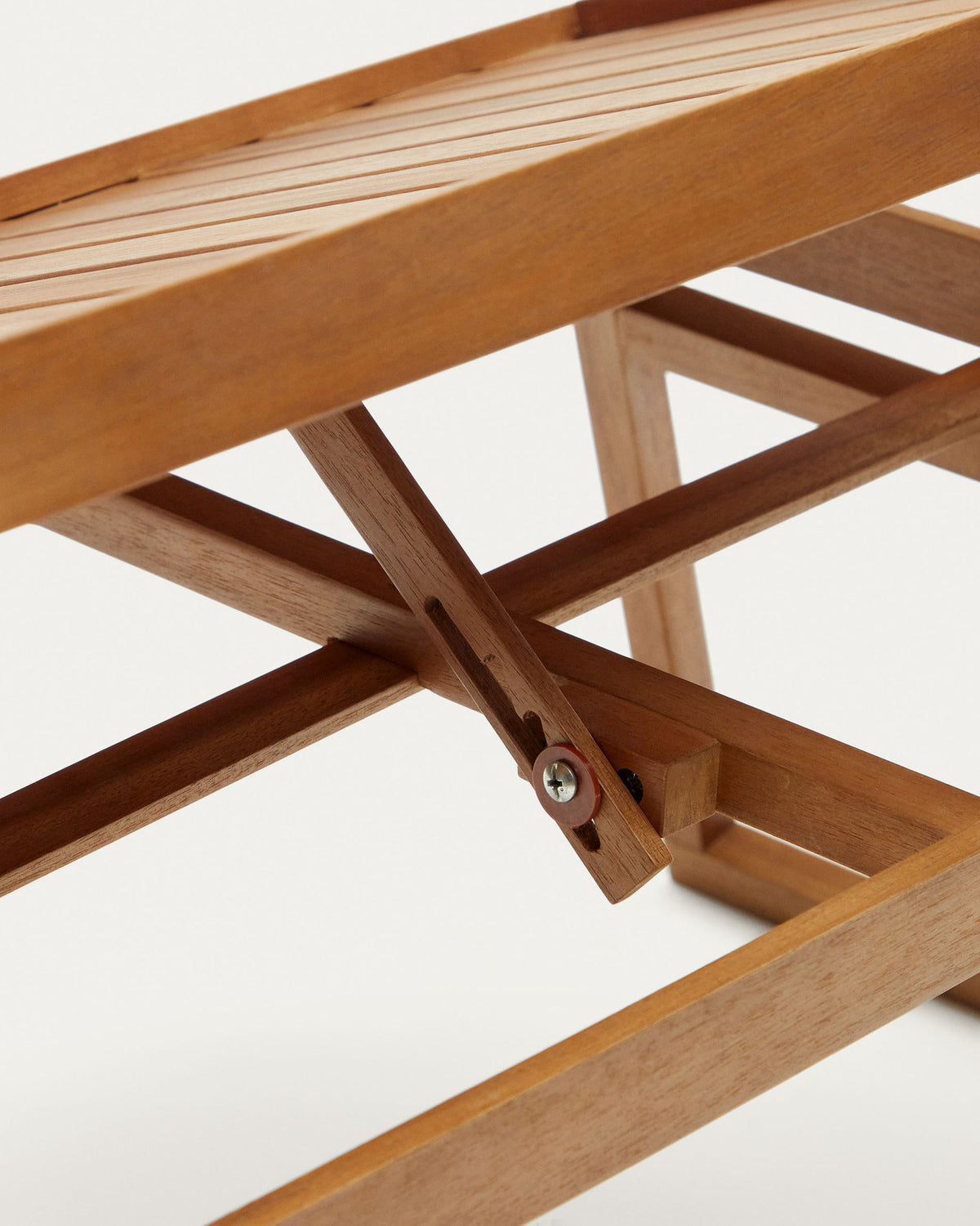 Mani klappbares Tablett aus massivem Akazienholz FSC 100% in Natur präsentiert im Onlineshop von KAQTU Design AG. Outdoor-Regal ist von Kave Home