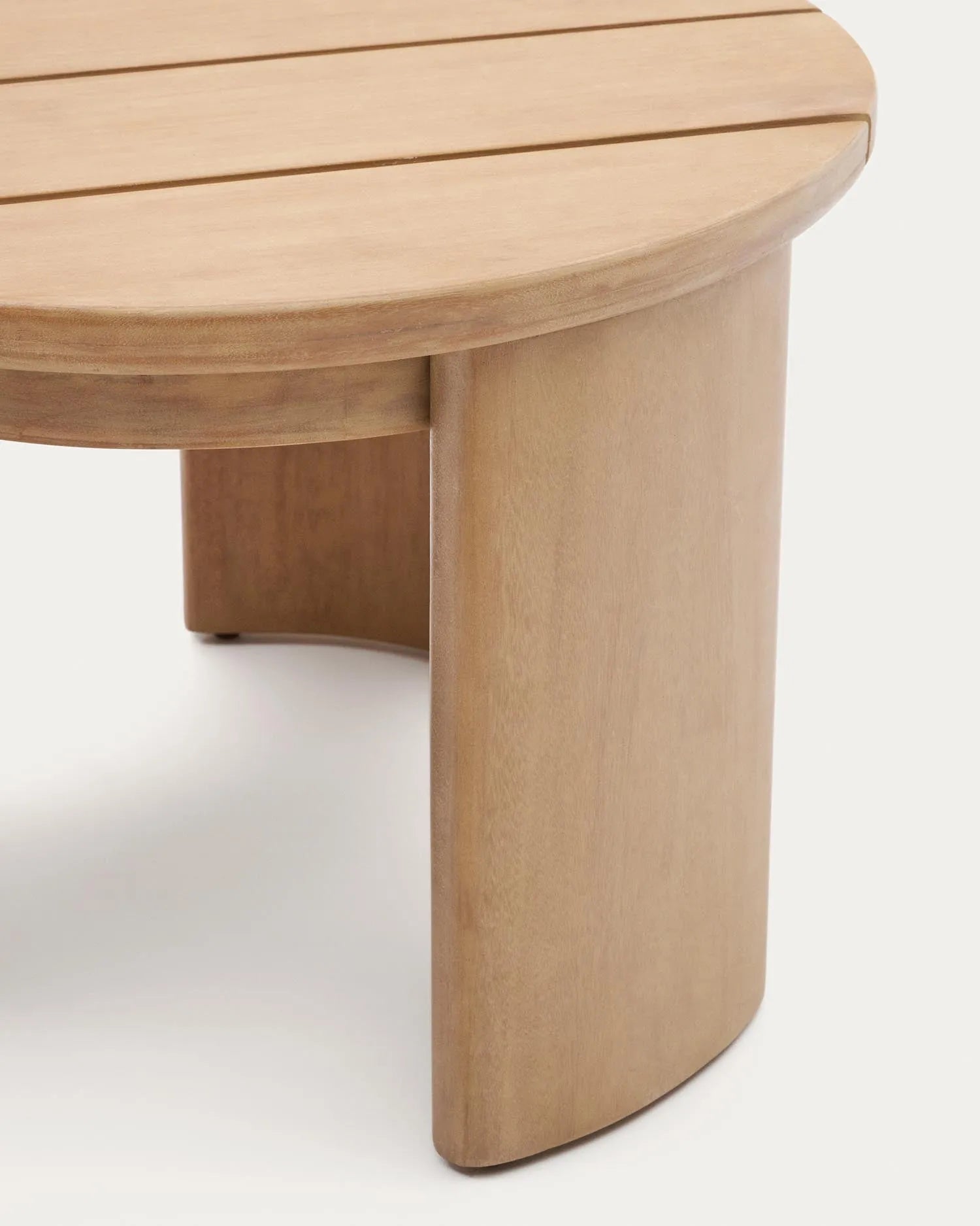 Beistelltisch Xoriguer aus FSC-zertifiziertem Eukalyptusholz, Ø 60 cm, stilvoll und nachhaltig, ideal für modernes Wohndesign.