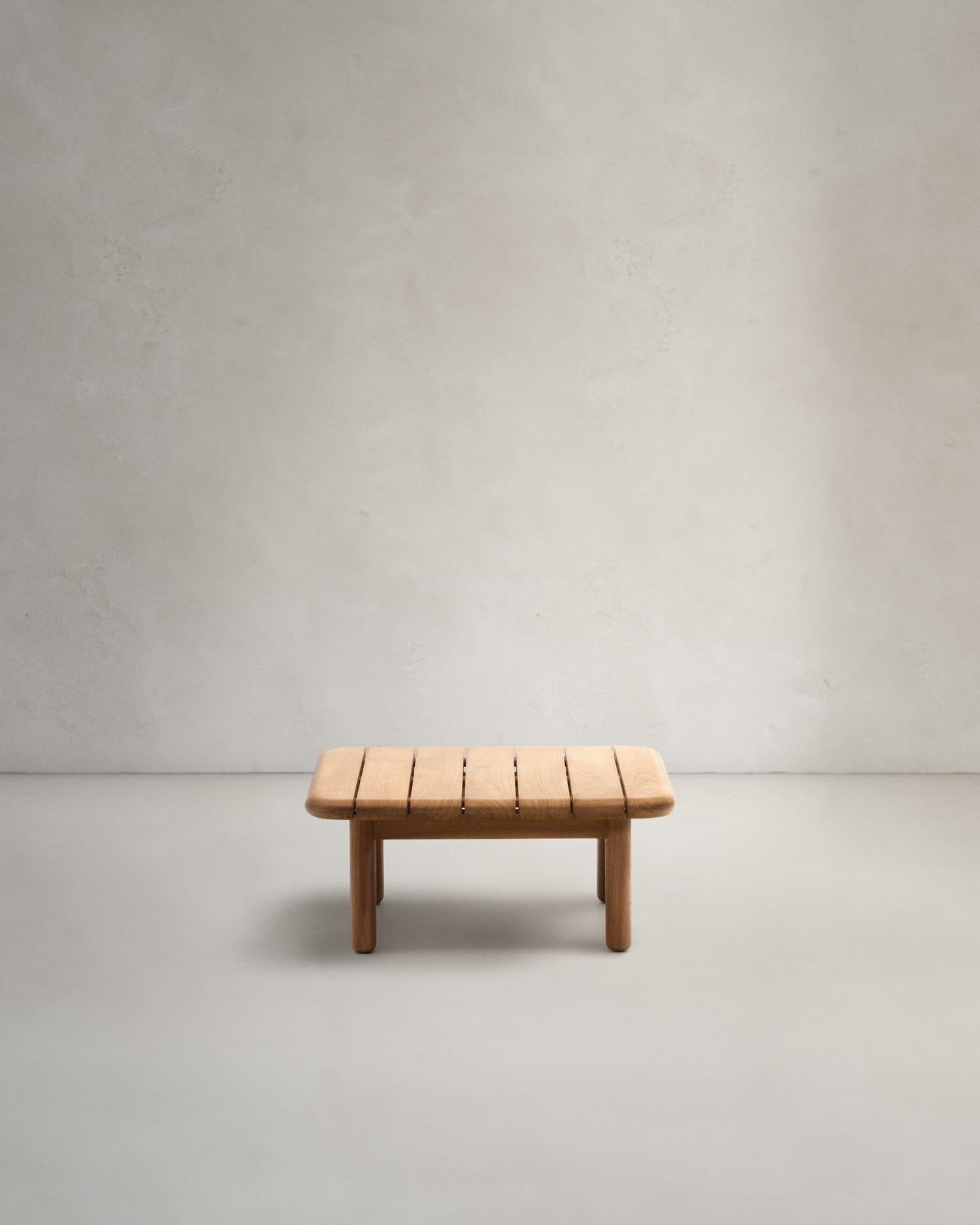 Eleganter Couchtisch aus massivem FSC-zertifiziertem Teakholz, 70x70 cm, von Kave Home. Nachhaltig und stilvoll.