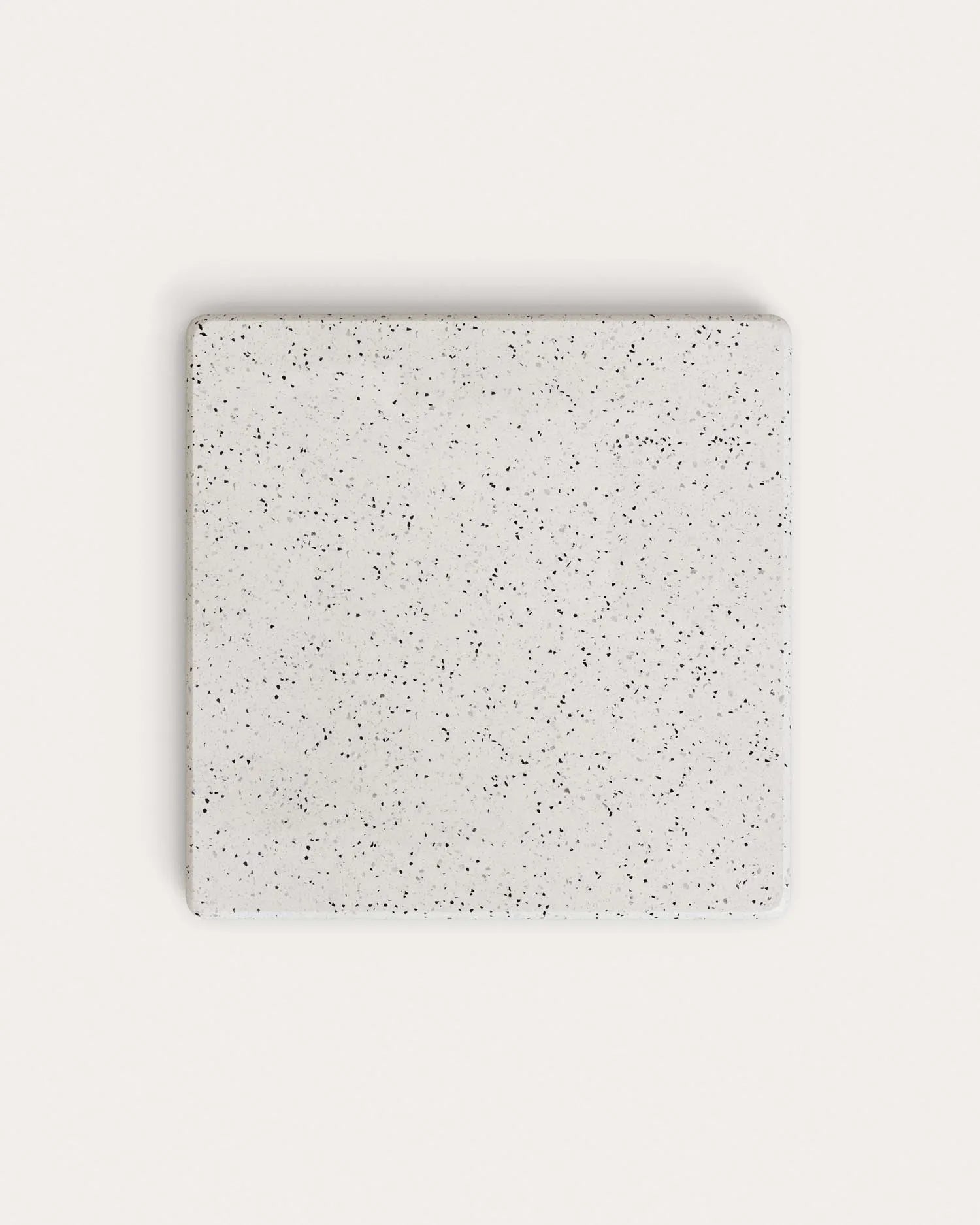 Saura Gartentischplatte quadratisch aus weißem Terrazzo 70 x 70 cm in Weiss präsentiert im Onlineshop von KAQTU Design AG. Gartentisch ist von Kave Home