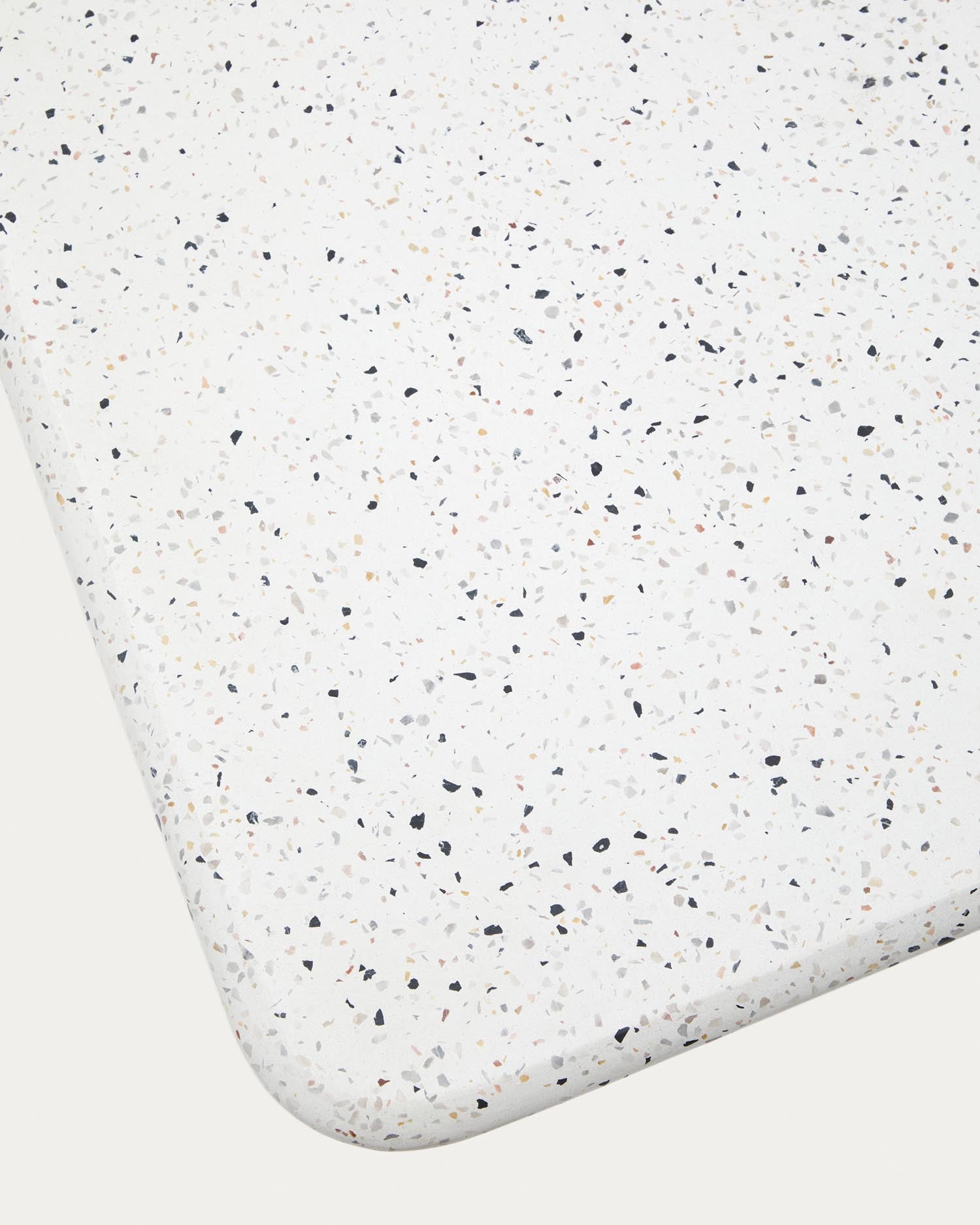 Saura Gartentischplatte quadratisch aus weißem Terrazzo 70 x 70 cm in Weiss präsentiert im Onlineshop von KAQTU Design AG. Gartentisch ist von Kave Home