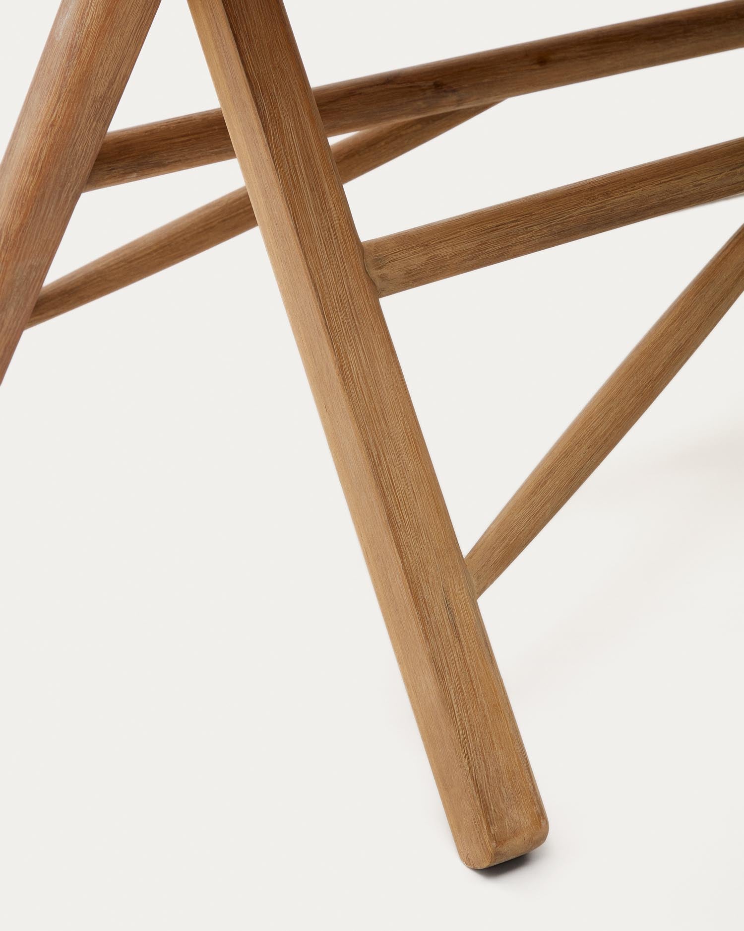 Klapptisch Dandara aus FSC-zertifiziertem Akazienholz, Ø 120 x 60 cm, in natürlicher Optik, funktional und umweltfreundlich.