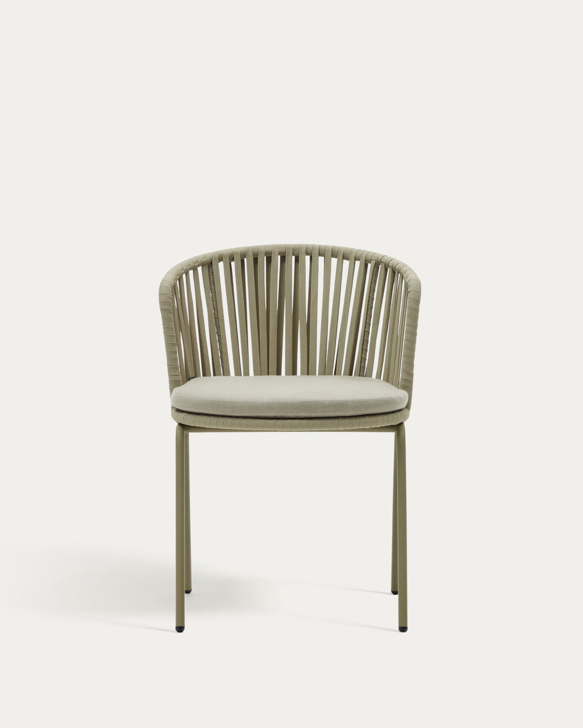 Saconca Outdoor Stuhl aus Seil und verzinktem Stahl in Grün in Grün präsentiert im Onlineshop von KAQTU Design AG. Gartenstuhl mit Armlehnen ist von Kave Home