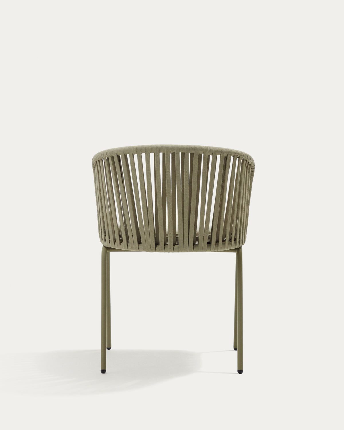 Saconca Outdoor Stuhl aus Seil und verzinktem Stahl in Grün in Grün präsentiert im Onlineshop von KAQTU Design AG. Gartenstuhl mit Armlehnen ist von Kave Home