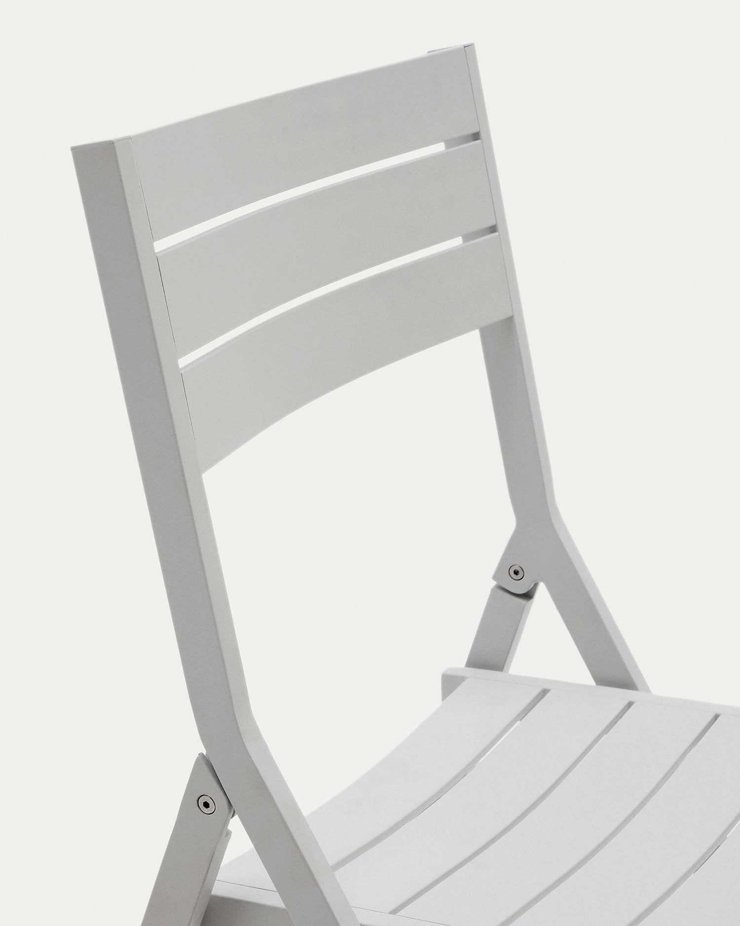 Der Faltbare Gartenstuhl Torreta von Kave Home vereint elegantes Design und praktische Funktionalität. Ideal für jeden Außenbereich!