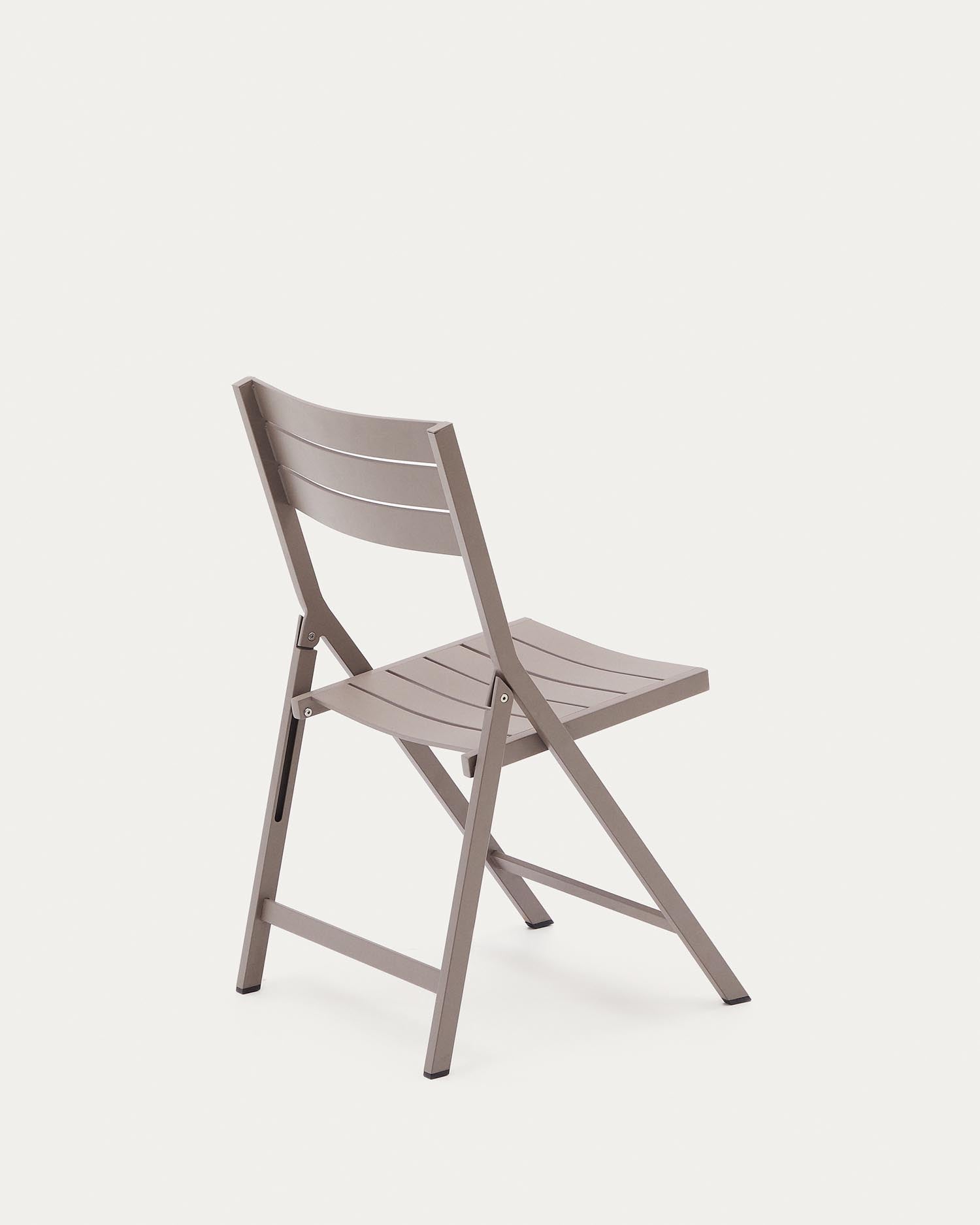 Moderner, klappbarer Gartenstuhl Torreta aus Aluminium in mattem Braun, perfekt für elegante Terrassen und Gärten.