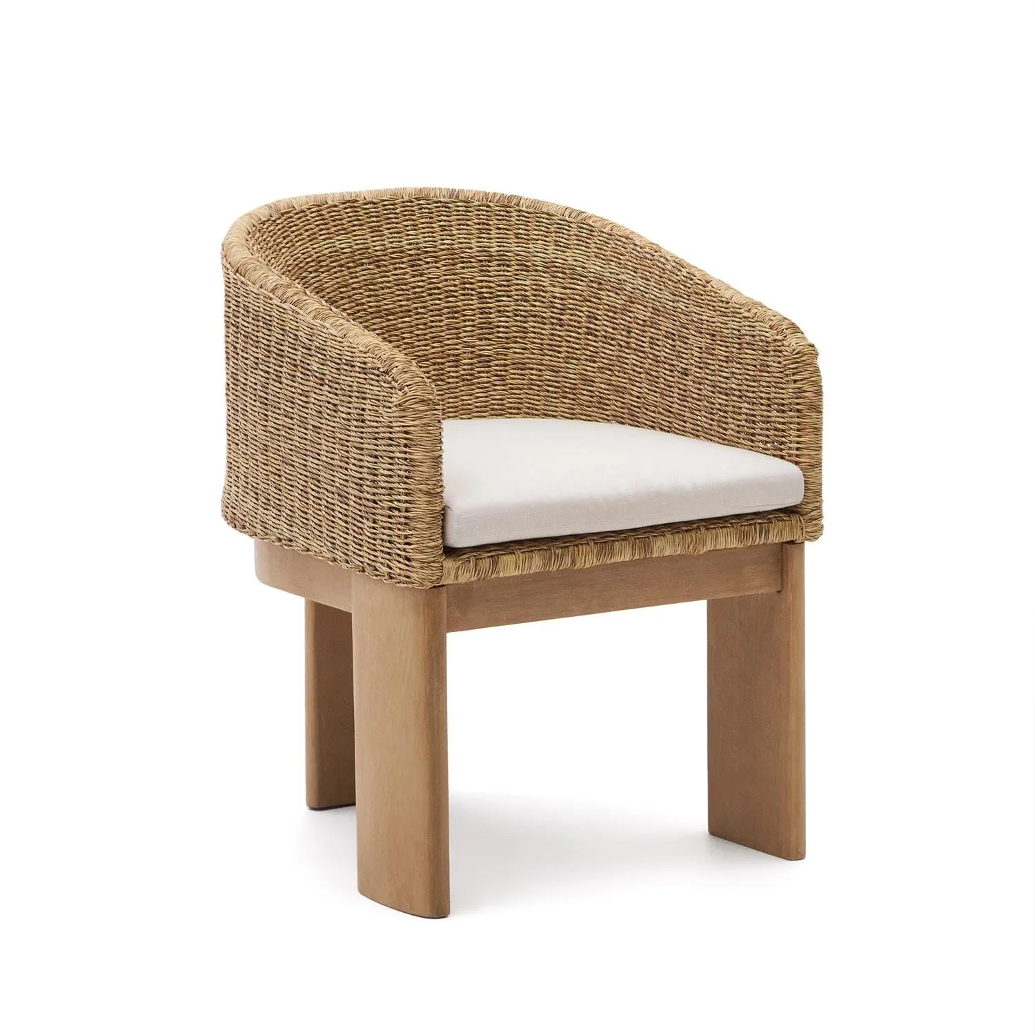 Xoriguer Stuhl: Eleganz aus Rattan & Eukalyptus, FSC-zertifiziert.