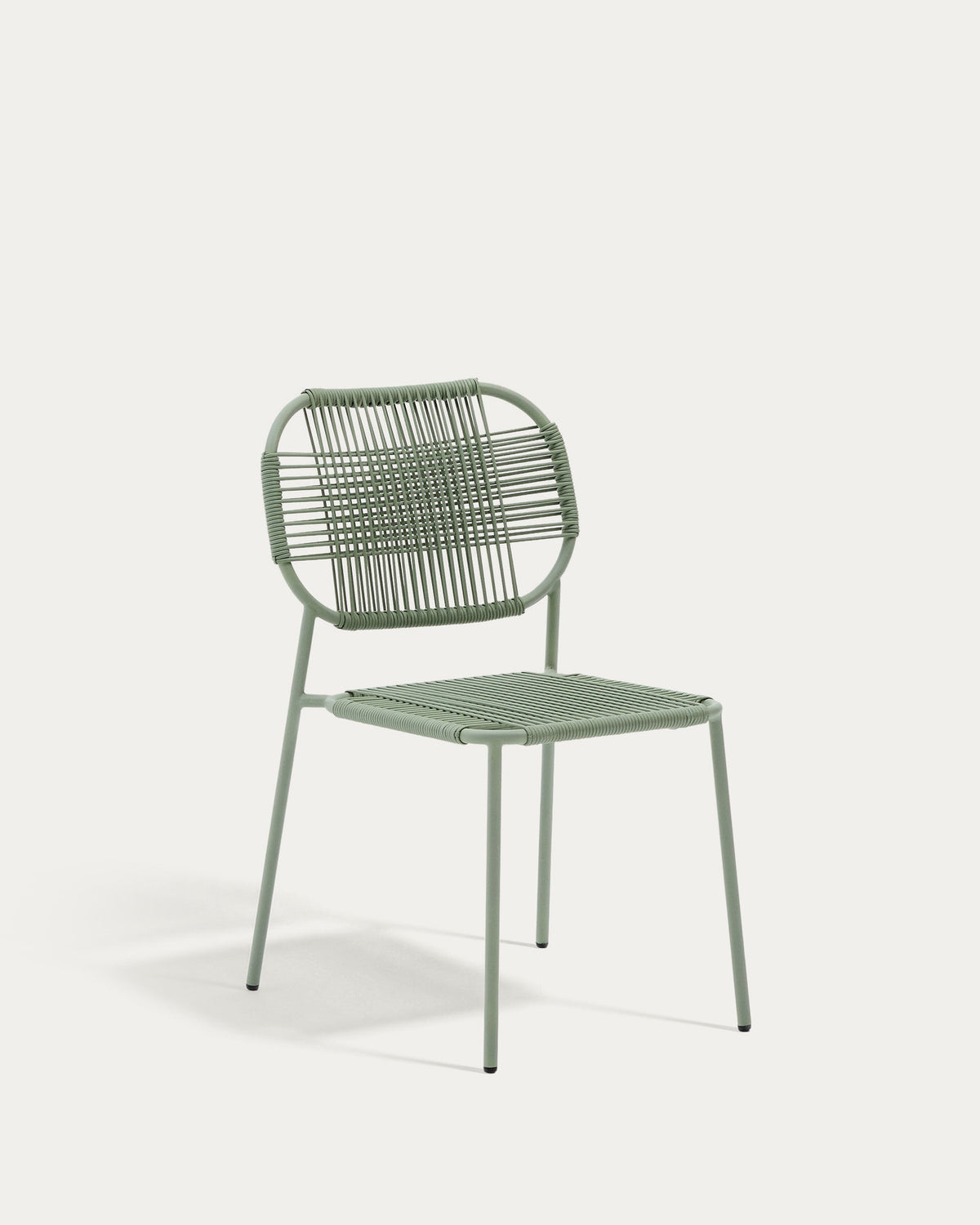 Stapelbarer Outdoor-Stuhl Talaier aus synthetischem Seil und verzinktem Stahl mit Finish in Türkis in Hellgrün präsentiert im Onlineshop von KAQTU Design AG. Gartenstuhl ist von Kave Home