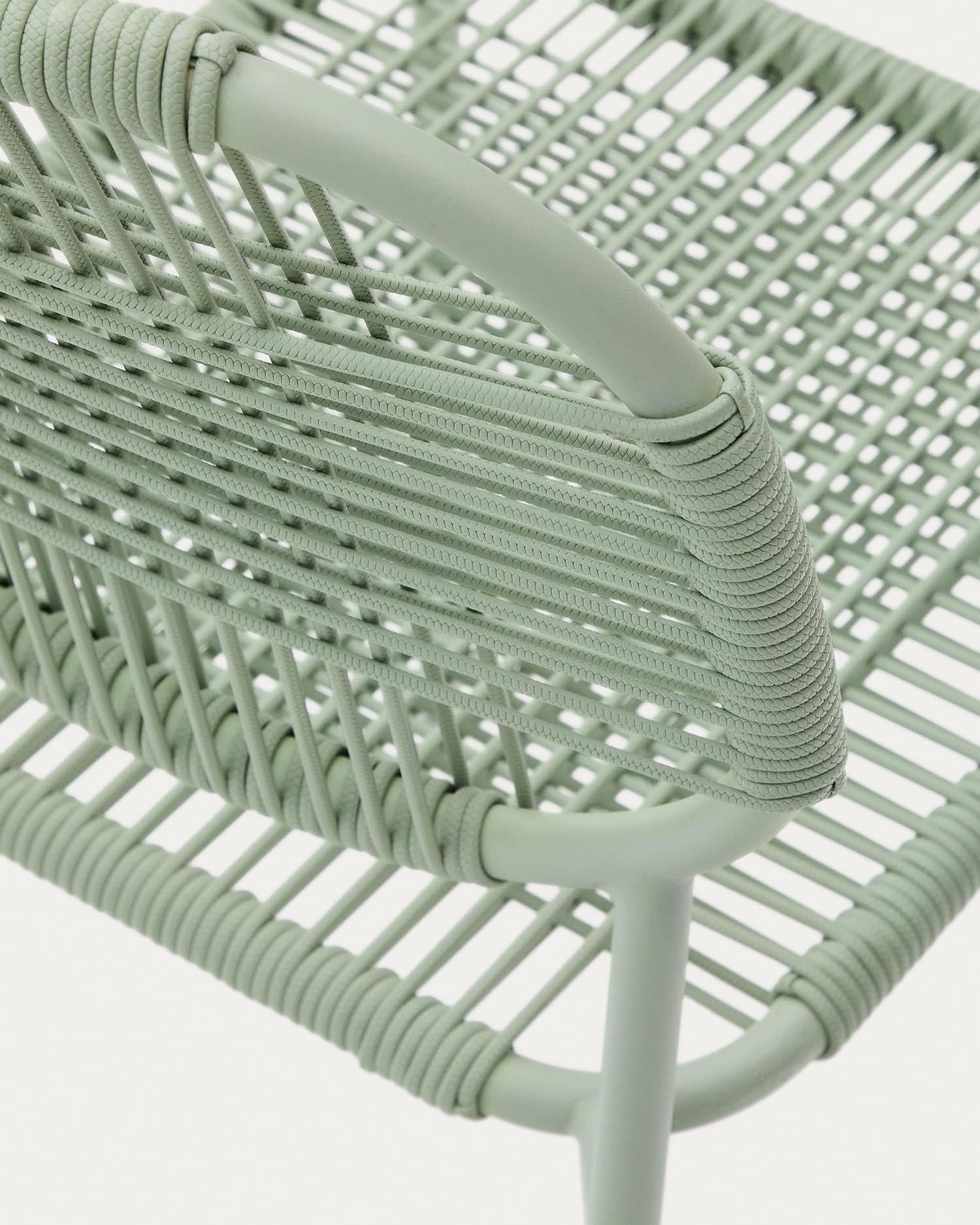 Moderner Outdoor-Stuhl mit türkisfarbenem Seil und verzinktem Stahl, stapelbar, ideal für Garten oder Terrasse, robust und stilvoll.