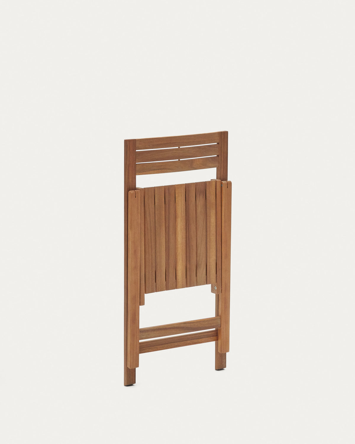 Sadirar Outdoor Klappstuhl aus massivem Akazienholz FSC 100% in Natur präsentiert im Onlineshop von KAQTU Design AG. Gartenstuhl mit Armlehnen ist von Kave Home