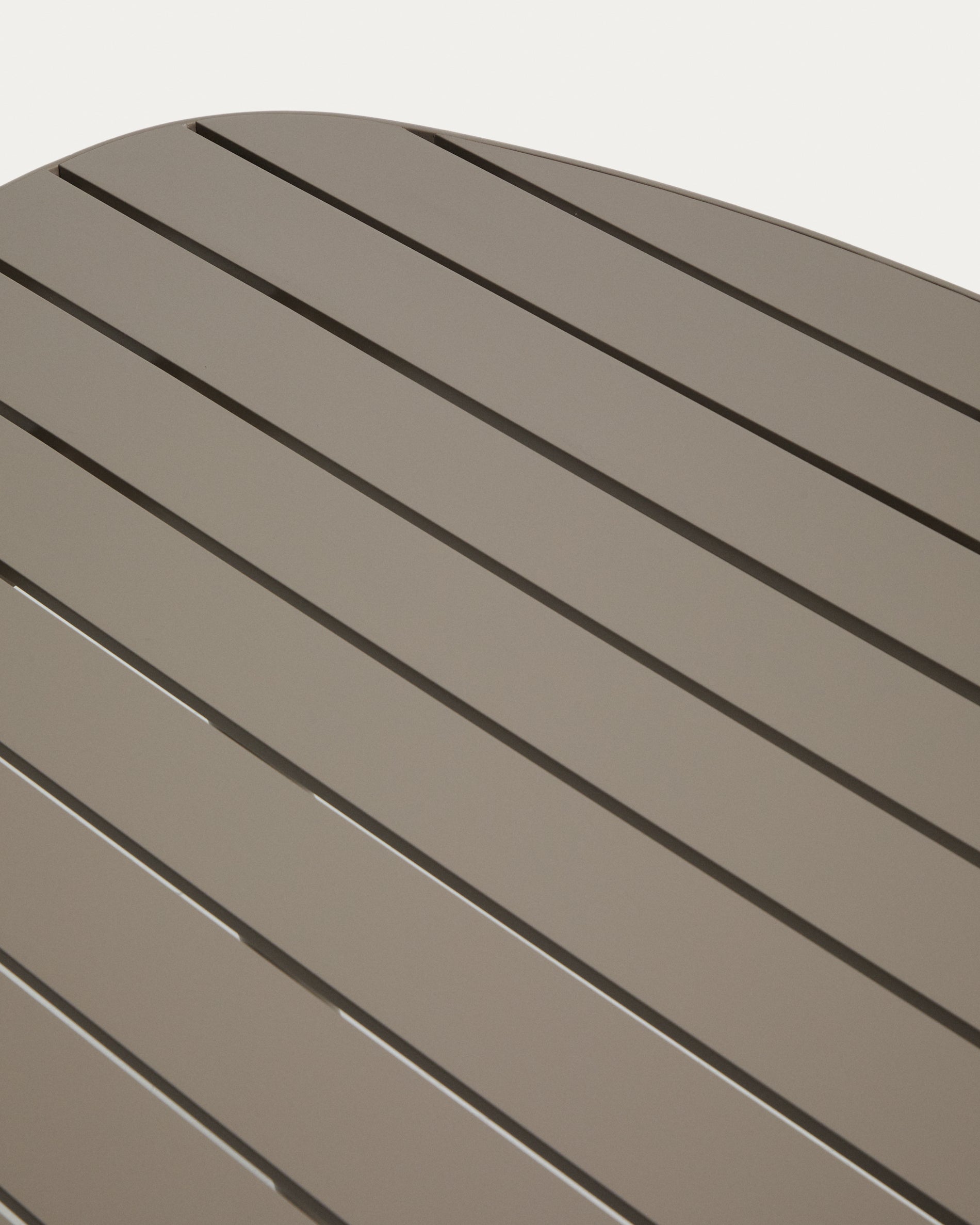 Stylischer Outdoor-Tisch Joncols aus robustem Aluminium in elegantem Taupe, ideal für Garten und Terrasse, Maße 180 x 90 cm.