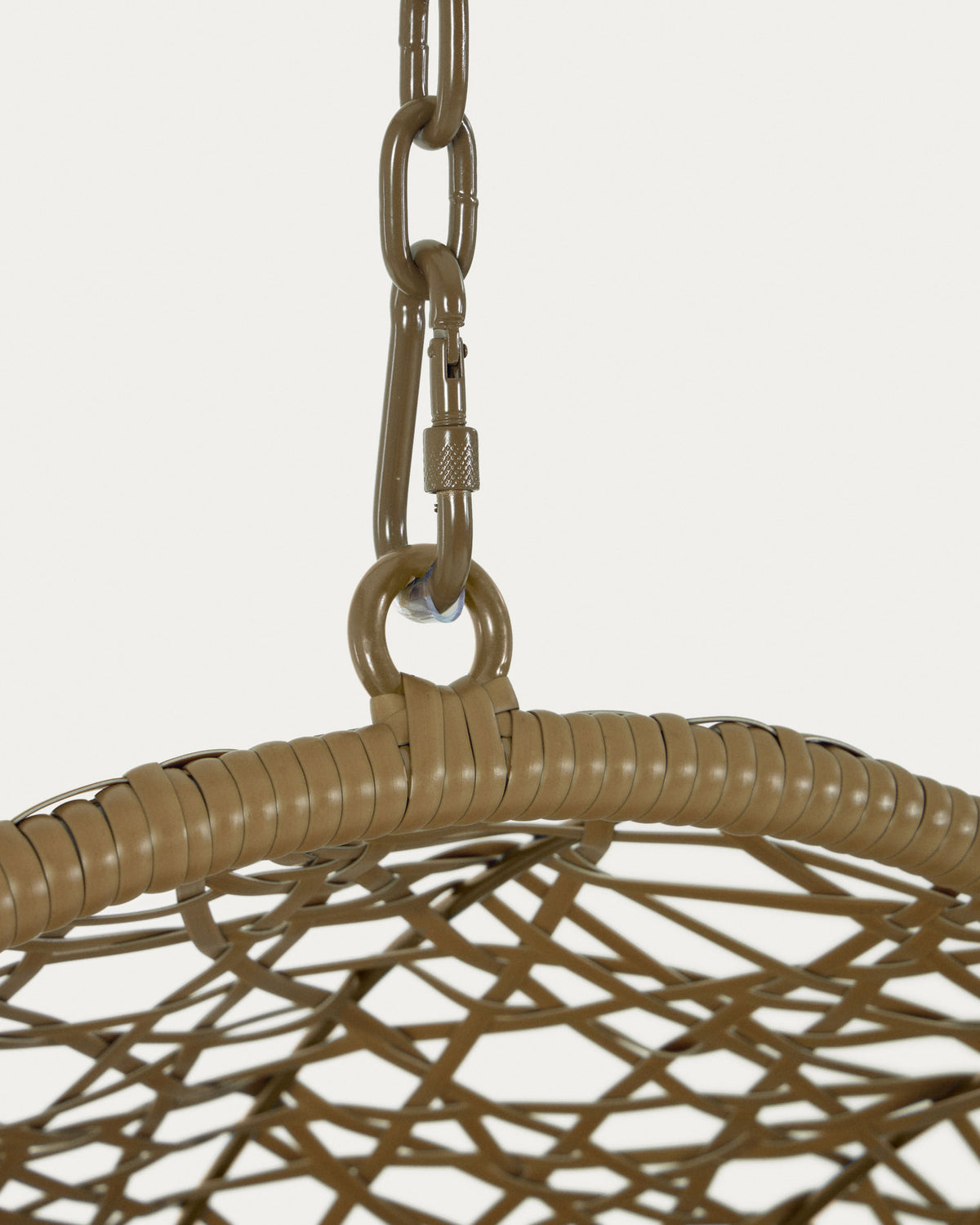 Hängesessel Florina in Braun mit Standfuss in Dunkelgrau in Braun präsentiert im Onlineshop von KAQTU Design AG. Hängestuhl ist von Kave Home