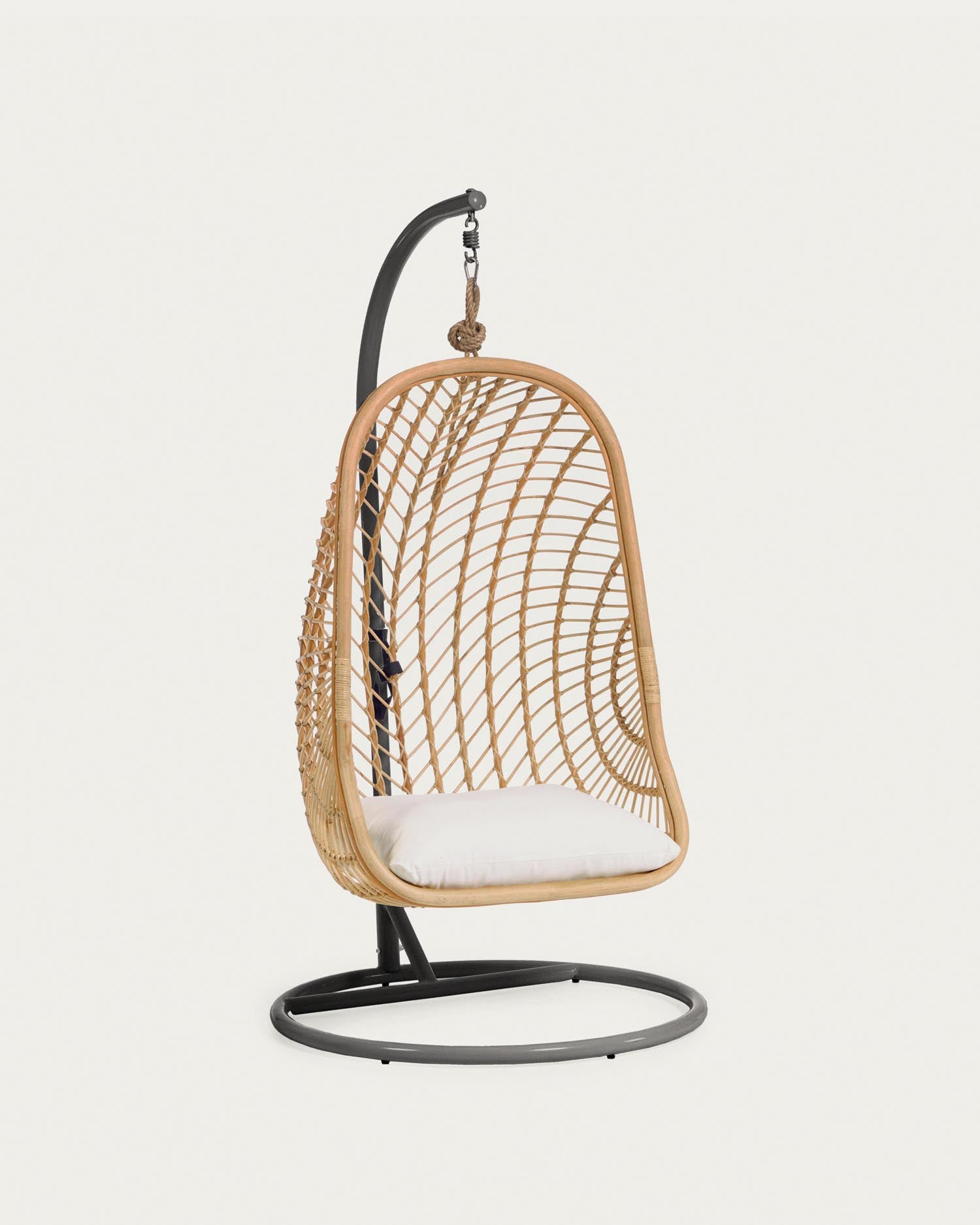 Eleganter Hängesessel Ekaterina aus Rattan mit stabilem Standfuss in Dunkelgrau – Komfort und Stil für Ihr Zuhause.