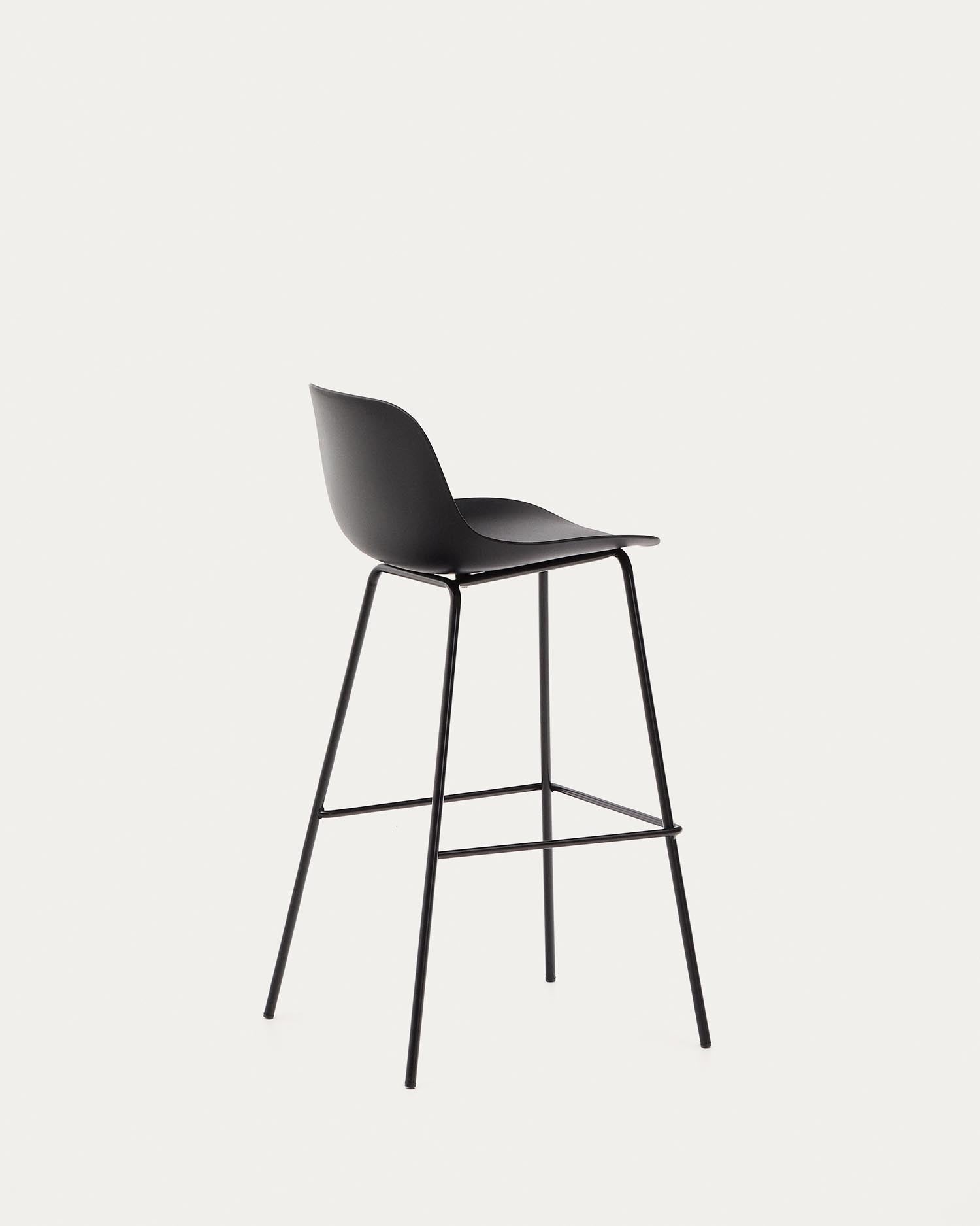 Der Altea Hocker vereint modernes Design mit umweltfreundlichen Materialien und ist ideal für Innen- und Außenbereiche. Perfekt für Bartheken!