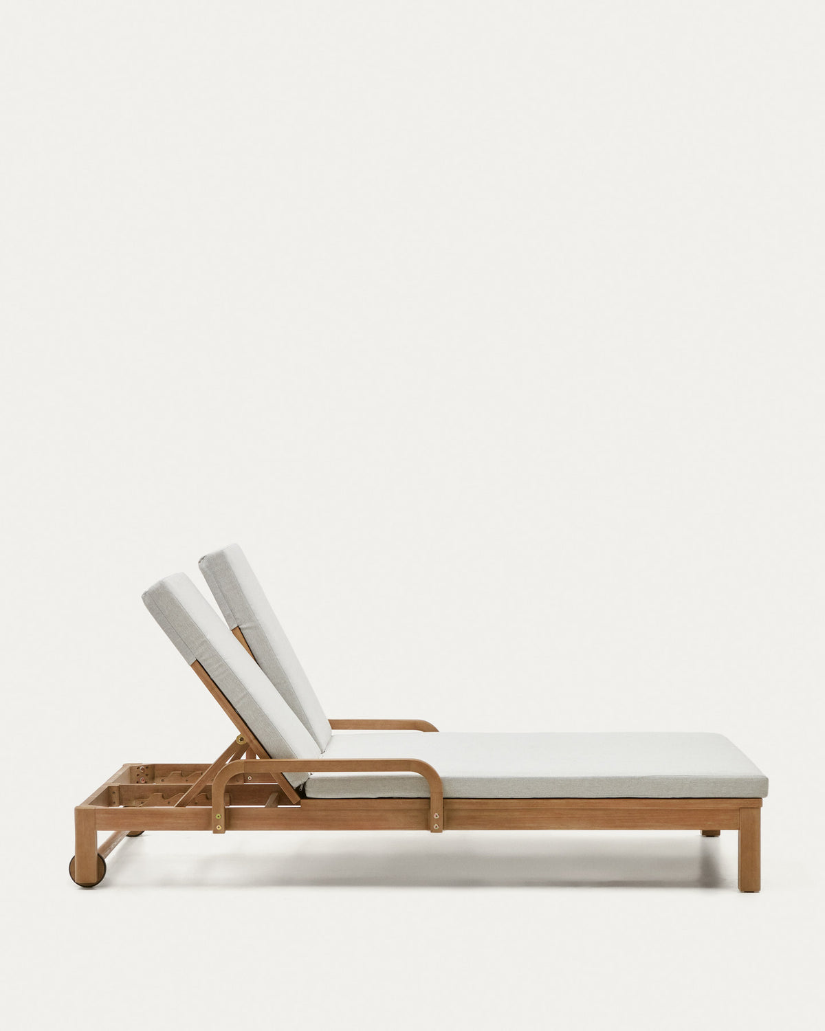 Sonsaura Doppelliege aus massivem Eukalyptusholz FSC 100% in Natur, Grau präsentiert im Onlineshop von KAQTU Design AG. Lounge Sofa ist von Kave Home