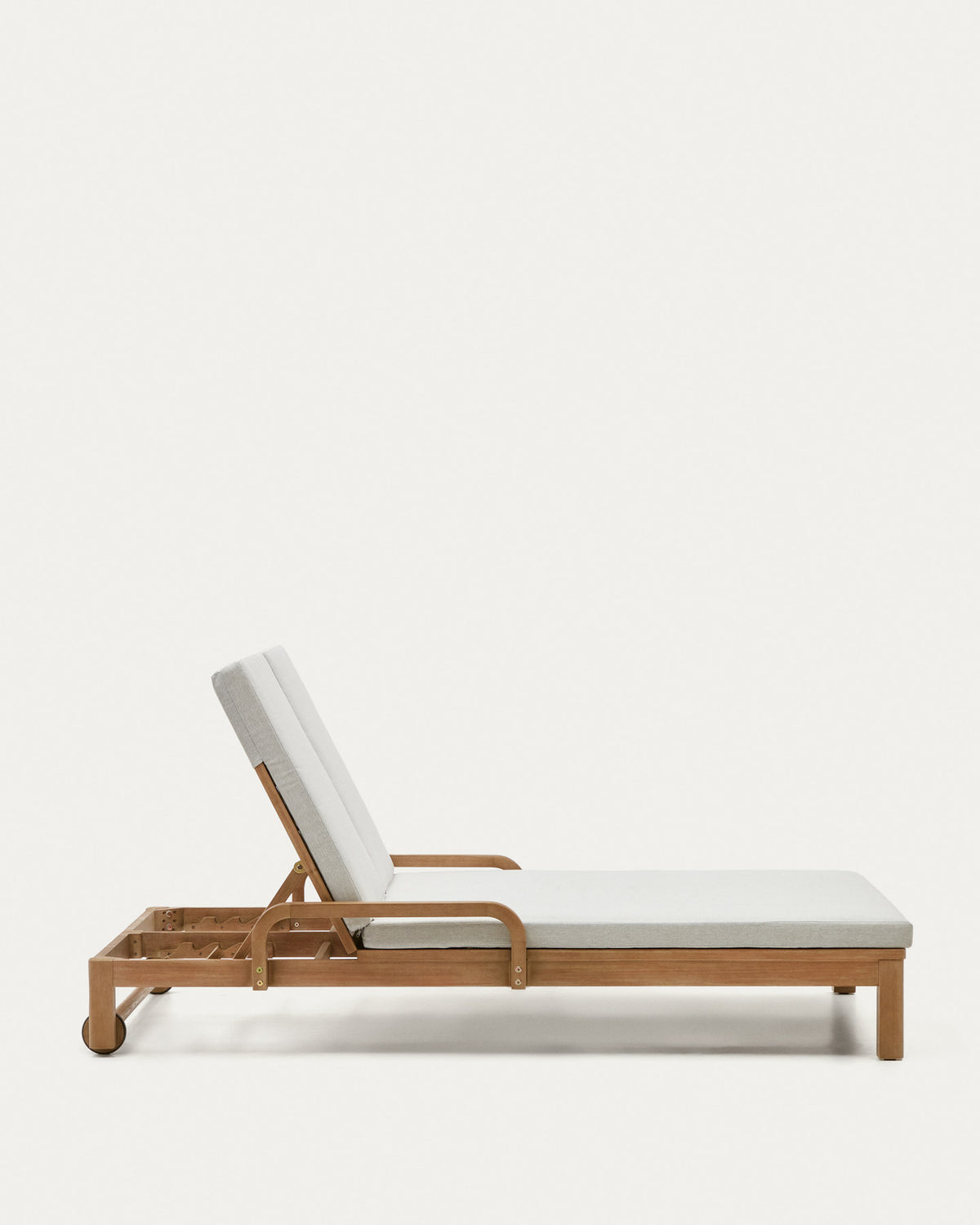 Sonsaura Doppelliege aus massivem Eukalyptusholz FSC 100% in Natur, Grau präsentiert im Onlineshop von KAQTU Design AG. Lounge Sofa ist von Kave Home