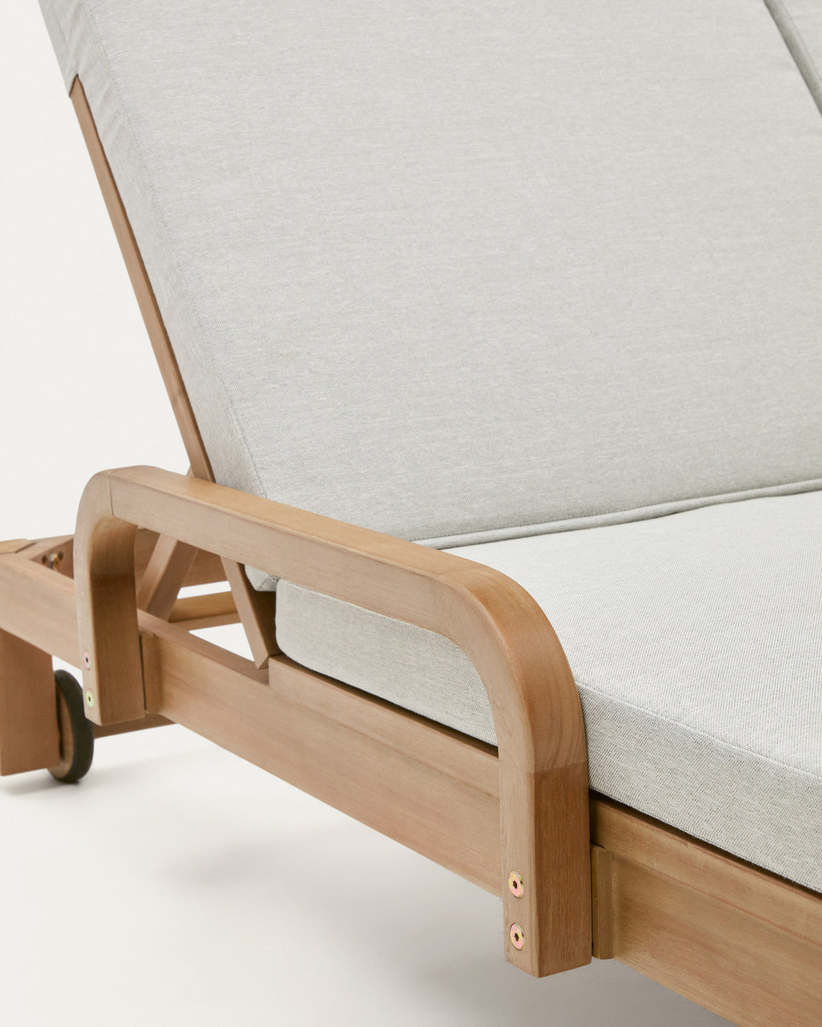 Sonsaura Doppelliege aus massivem Eukalyptusholz FSC 100% in Natur, Grau präsentiert im Onlineshop von KAQTU Design AG. Lounge Sofa ist von Kave Home