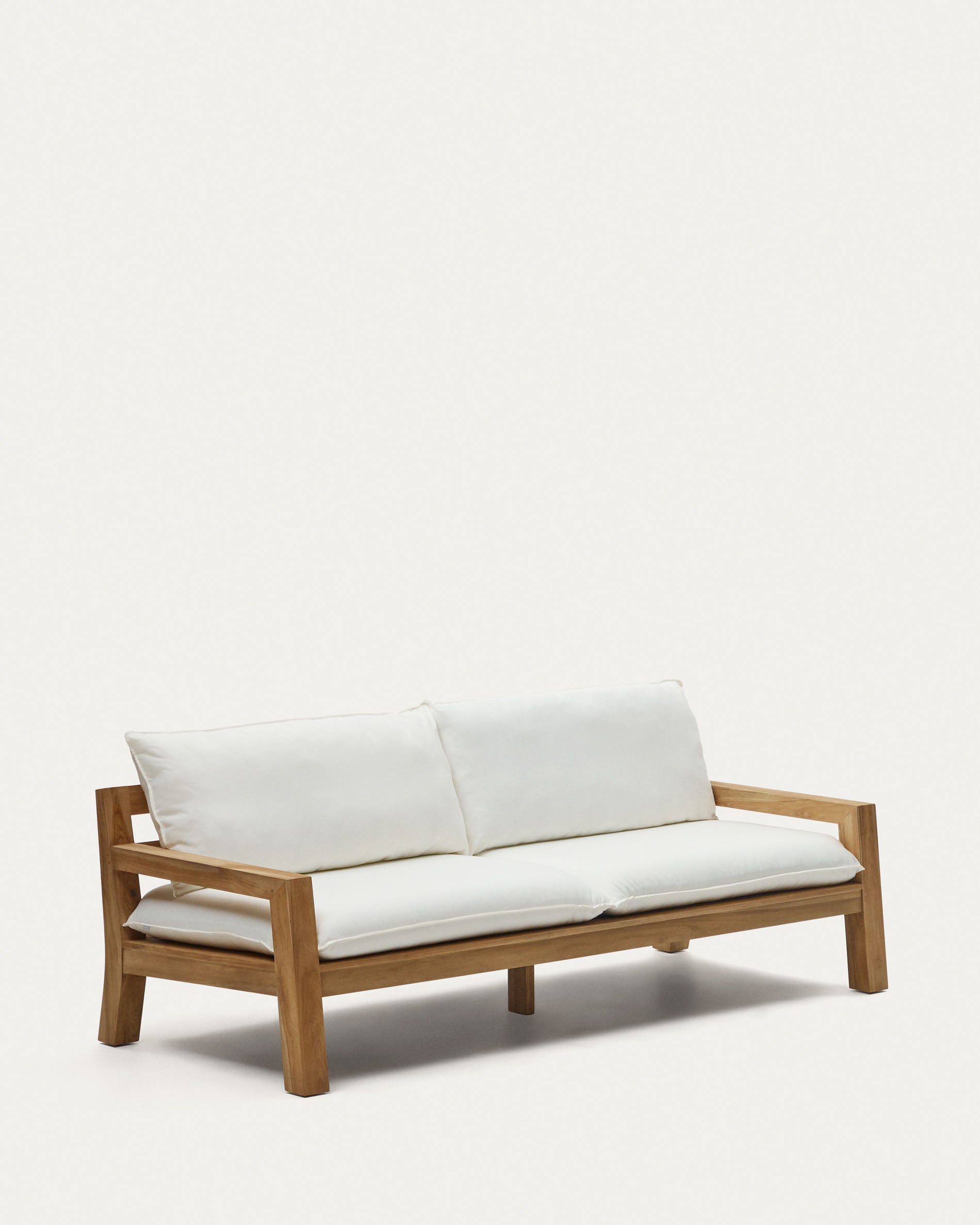 Elegantes 3-Sitzer-Sofa aus massivem Teakholz, 211 cm breit, von Kave Home. Perfekt für stilvolle Innen- und Außenbereiche.