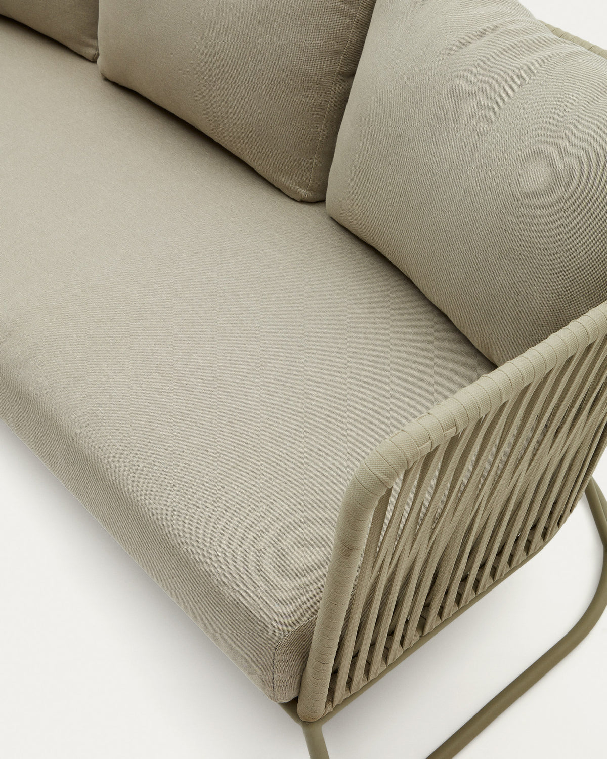 3-Sitzer-Sofa Saconca für den Aussenbereich mit Flechtwerk und verzinktem Stahl, grün, 189 cm in Beige, Grün präsentiert im Onlineshop von KAQTU Design AG. Lounge Sofa ist von Kave Home