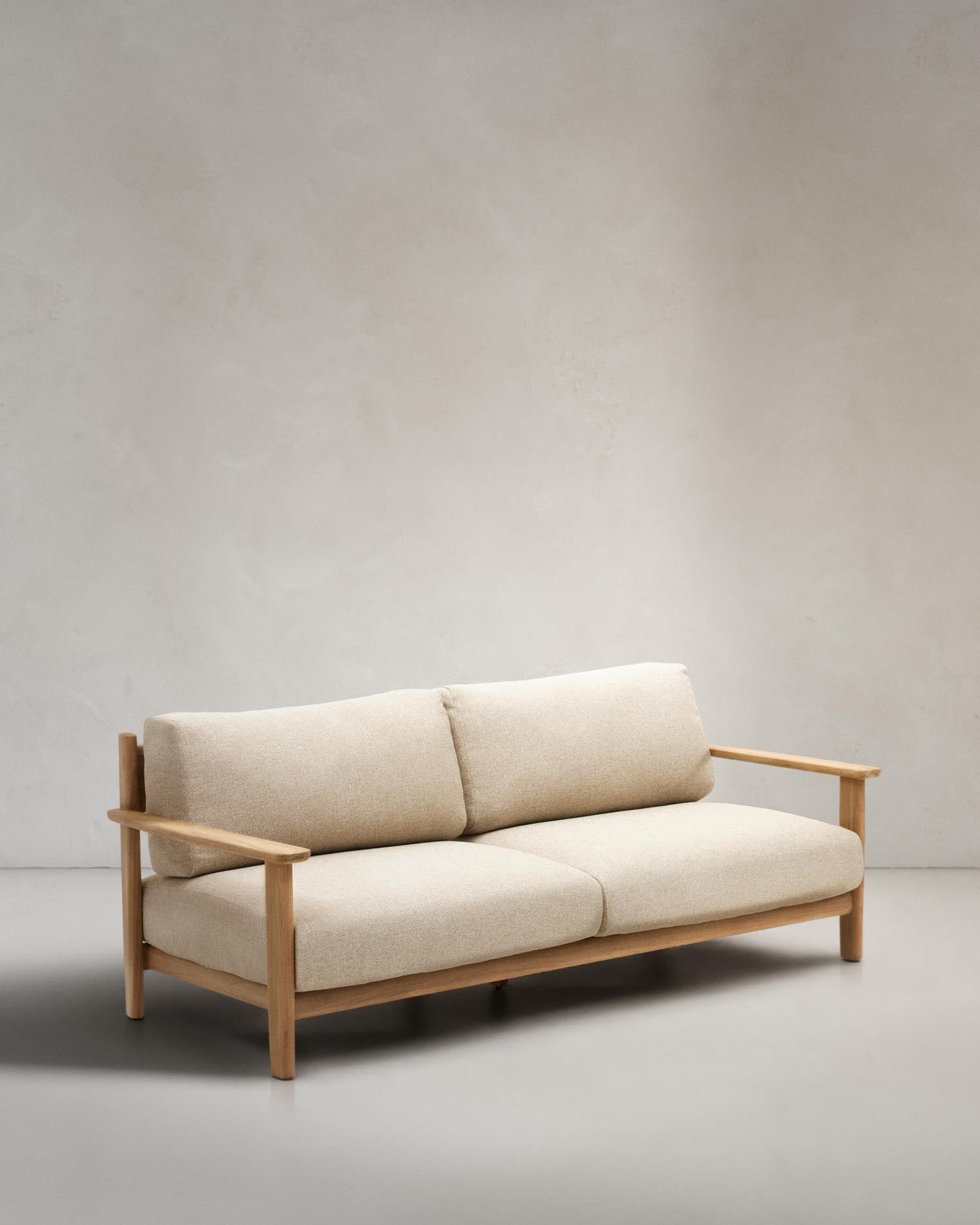 Elegantes 3-Sitzer-Sofa aus FSC-zertifiziertem Teakholz, ideal für stilvolle und nachhaltige Wohnräume.