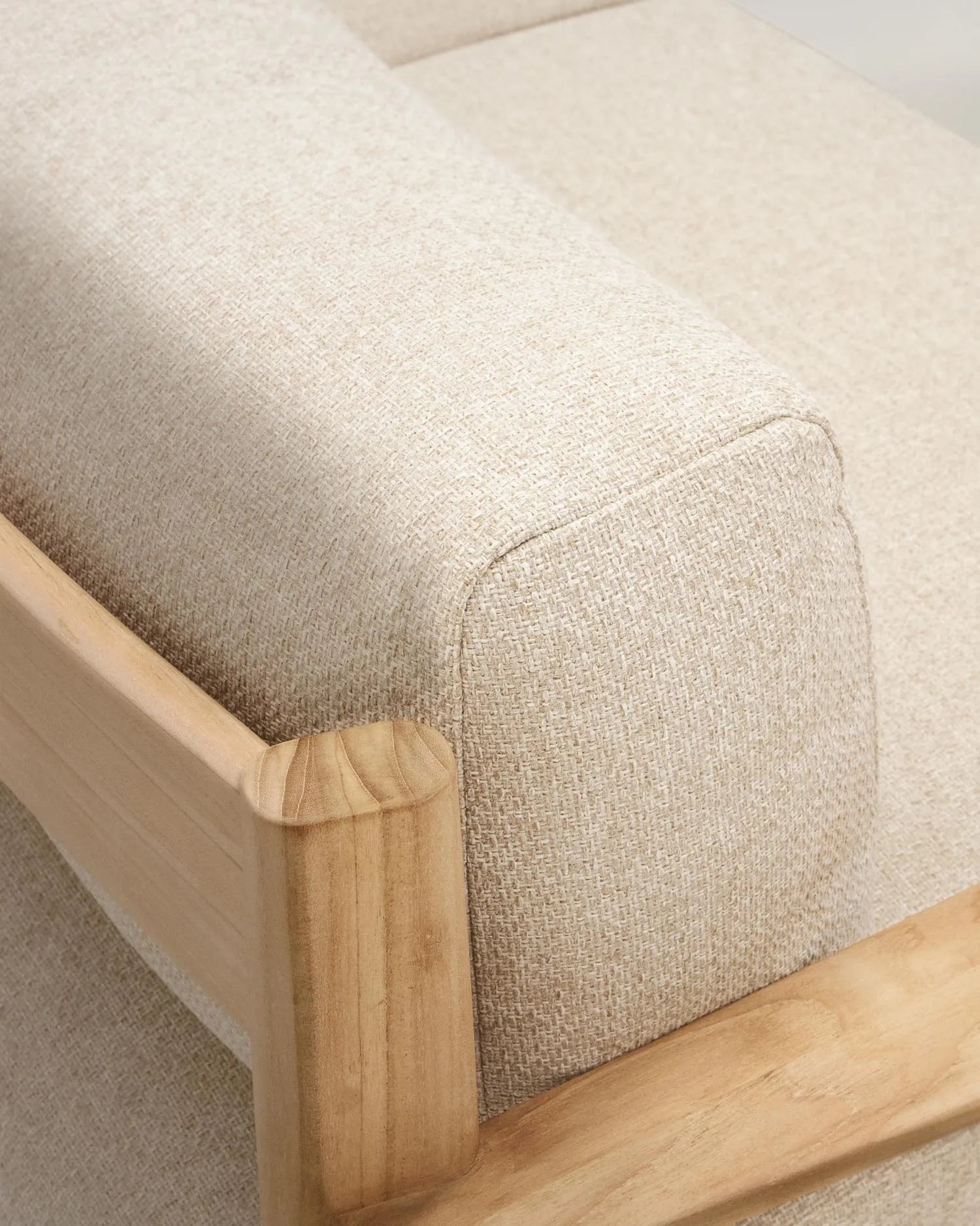 3-Sitzer-Sofa aus FSC-zertifiziertem Teakholz, 212 cm, vereint Stil und Nachhaltigkeit für moderne Wohnräume.