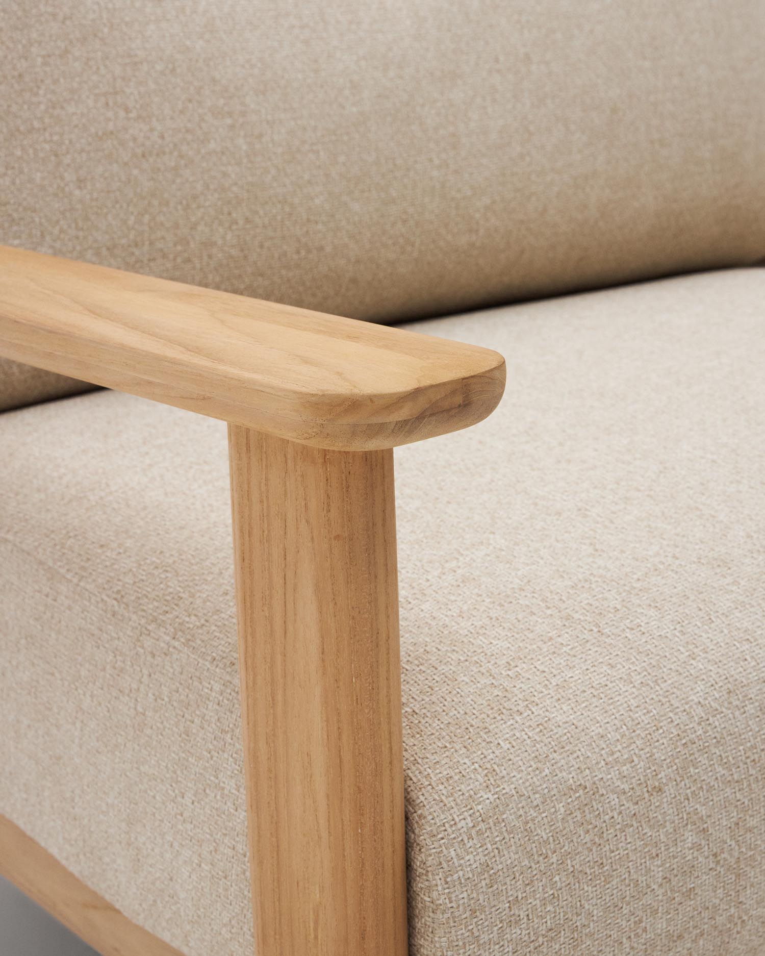 Elegantes 3-Sitzer-Sofa aus FSC-zertifiziertem Teakholz, 212 cm, ideal für stilvolle und nachhaltige Wohnräume.