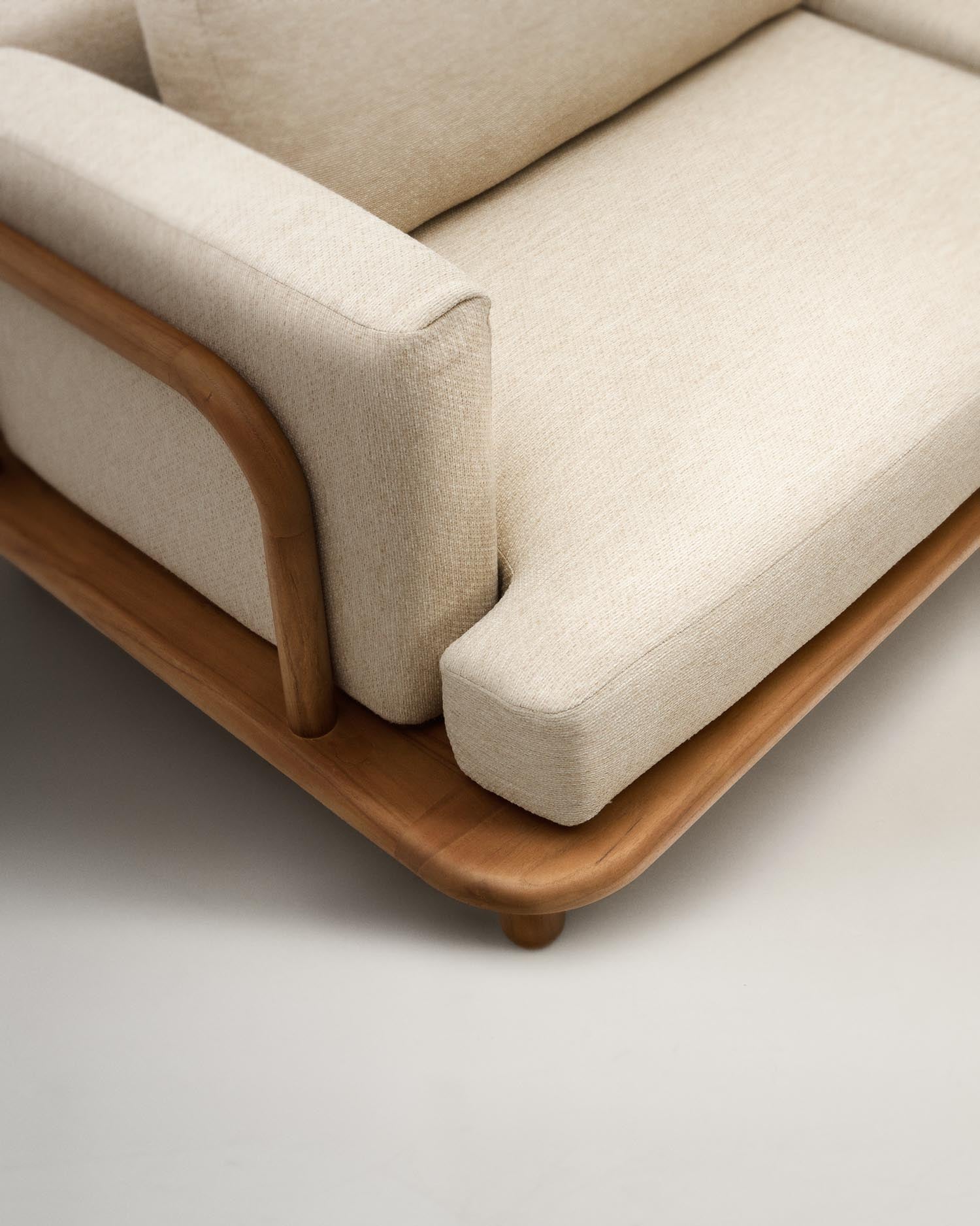 Elegantes 3-Sitzer-Sofa aus FSC-Teakholz, ideal für stilvolle Outdoor-Entspannung.