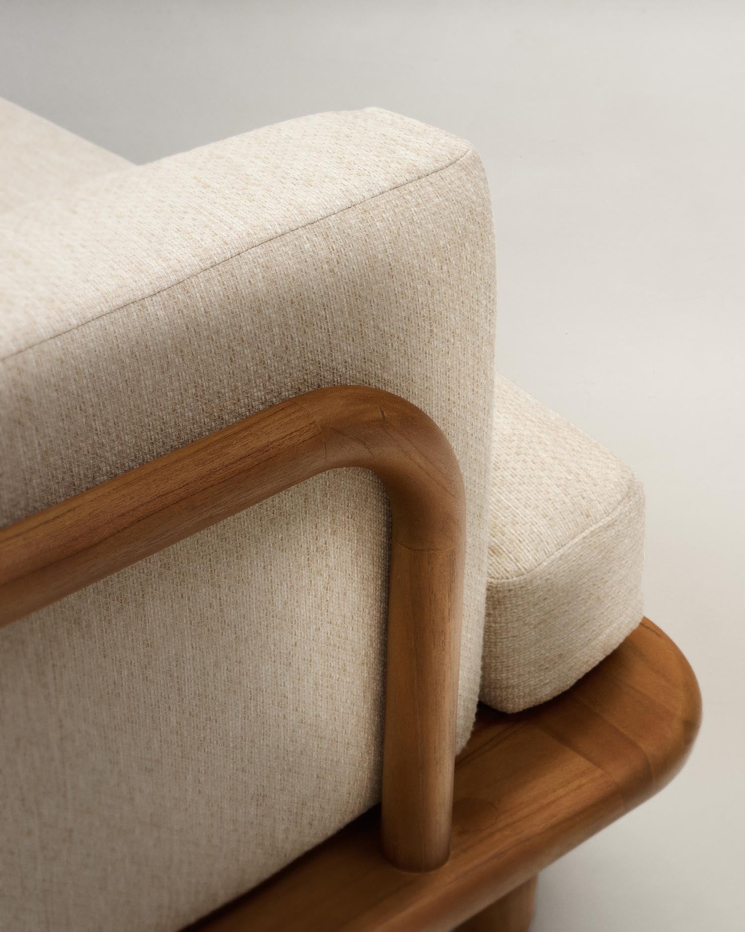 Stilvolles 3-Sitzer-Sofa aus FSC-zertifiziertem Teakholz, 230 cm breit, perfekt für nachhaltige und elegante Wohnräume.