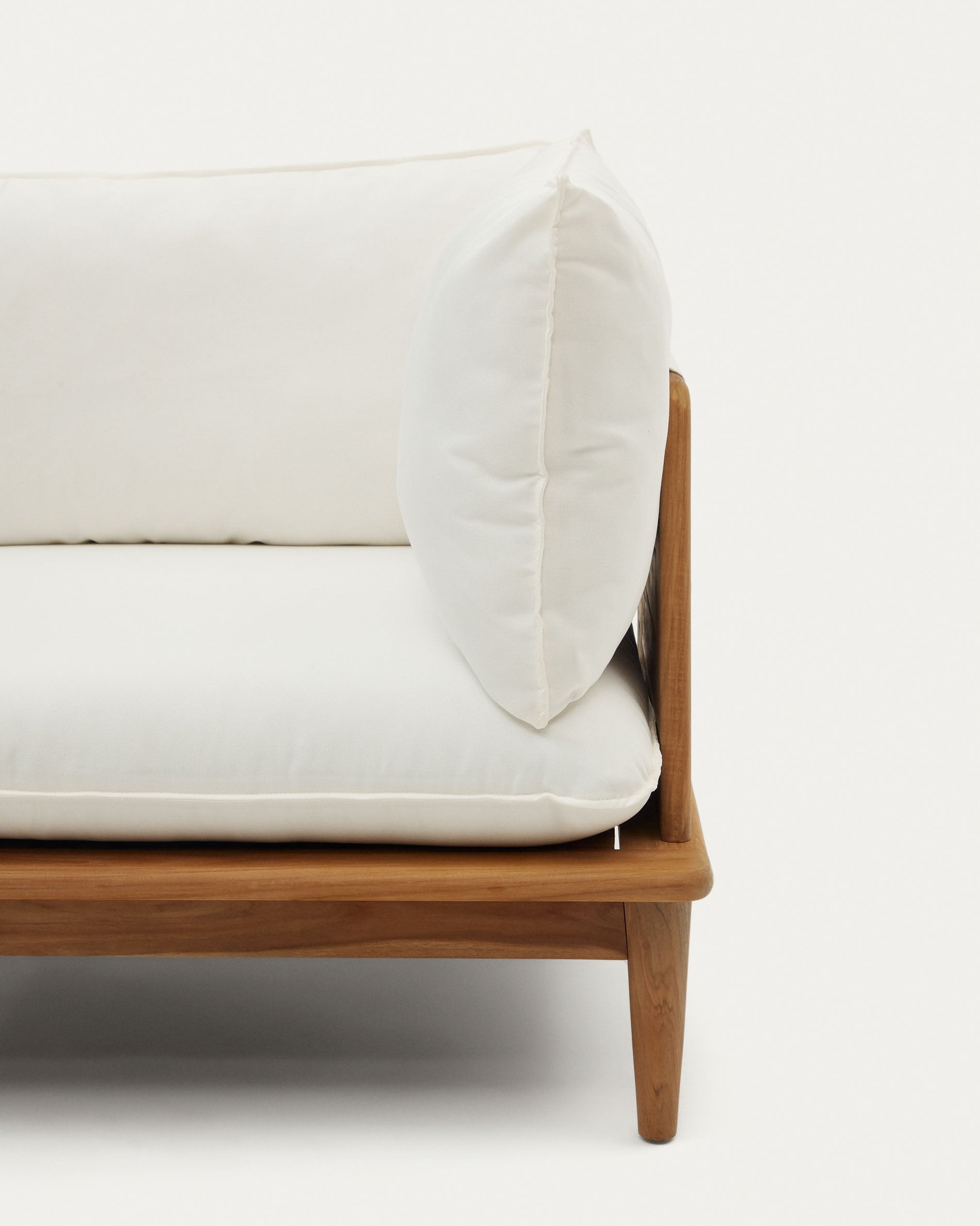Ecksessel aus massivem Teakholz, modular und elegant, perfekt für Außenbereiche, von Kave Home designed.