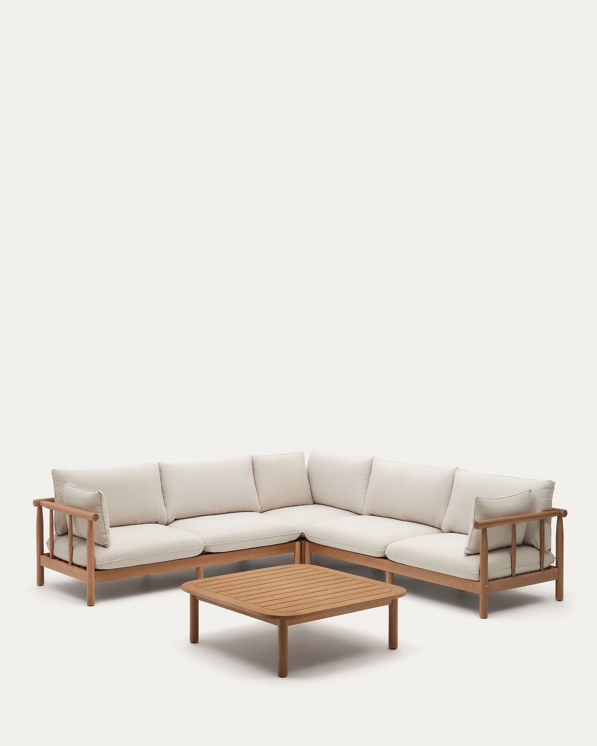 Sacova Set: Ecksofa für 5 Personen und Couchtisch aus FSC-zertifiziertem Eukalyptusholz, ideal für stilvolle und umweltbewusste Terrassen.