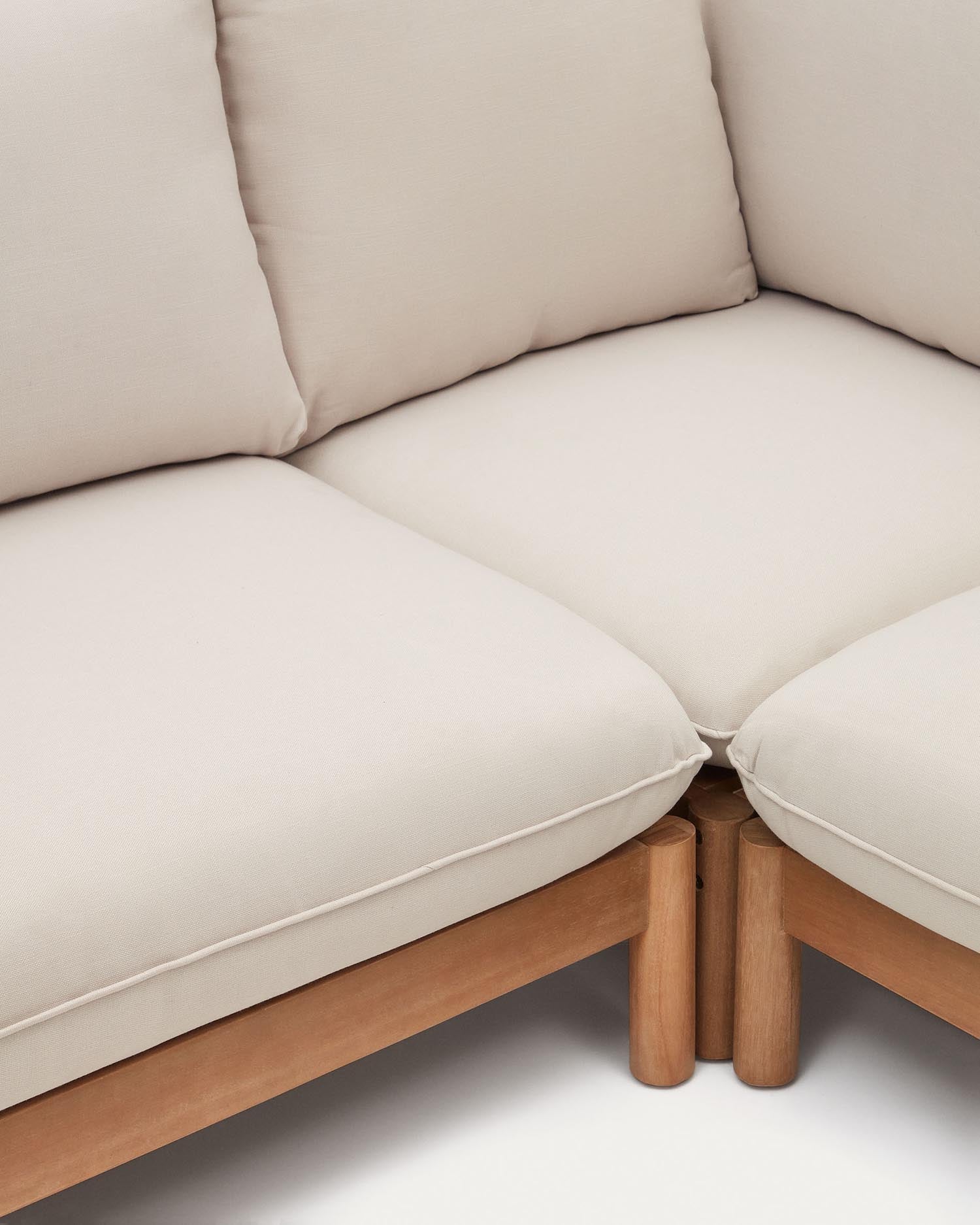 Elegantes Ecksofa-Set aus FSC-zertifiziertem Eukalyptusholz, ideal für stilvolle und nachhaltige Outdoor-Oasen.