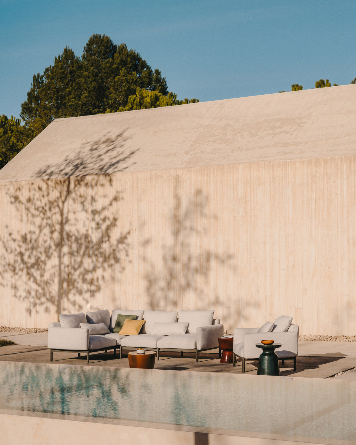 Modularer Outdoor-Sessel Sorells aus Aluminium in grauer Ausführung in Graphit, Grau präsentiert im Onlineshop von KAQTU Design AG. Outdoor-Sessel mit Armlehnen ist von Kave Home