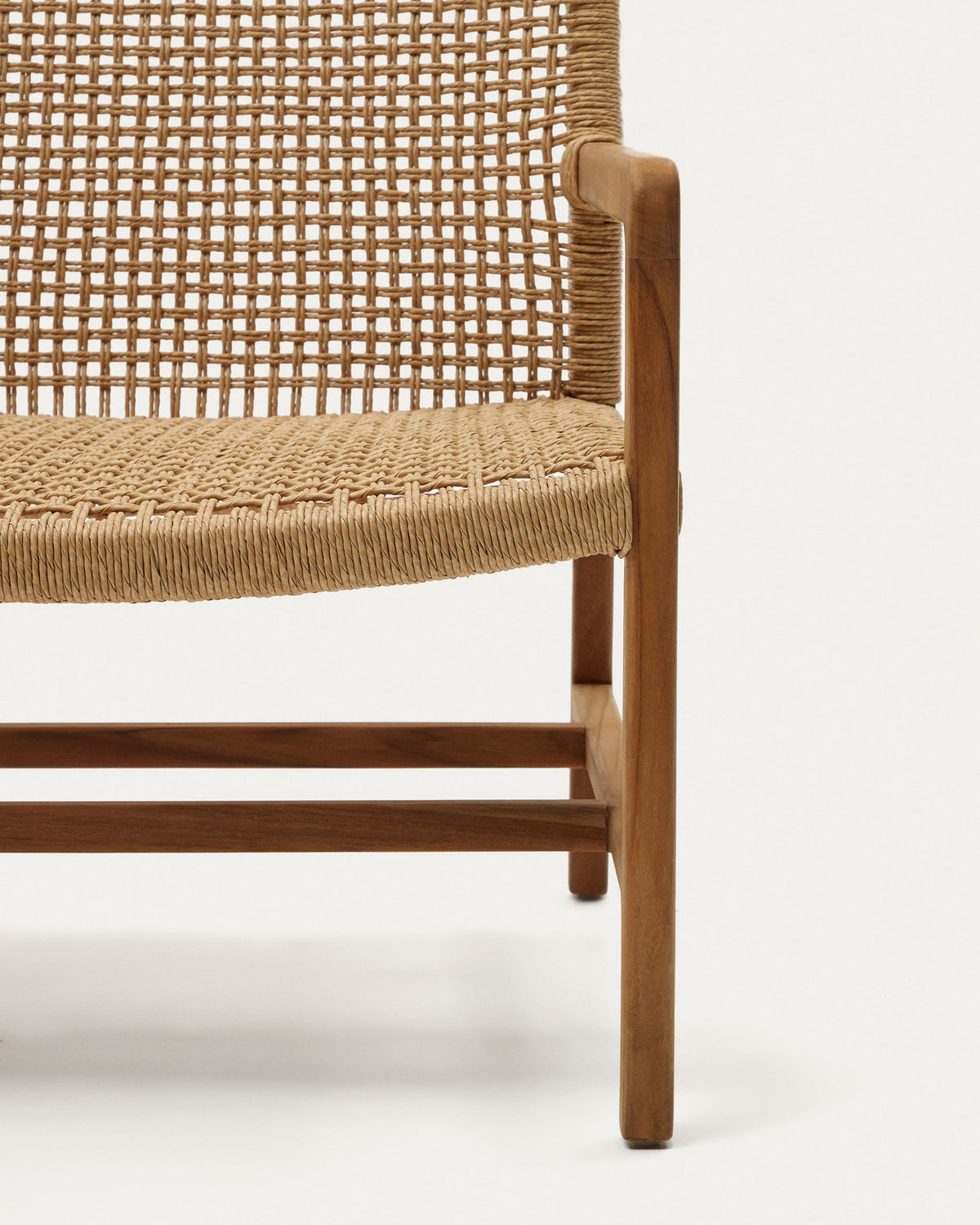 Sabolla Sessel aus massivem Teakholz in Natur präsentiert im Onlineshop von KAQTU Design AG. Outdoor-Sessel mit Armlehnen ist von Kave Home