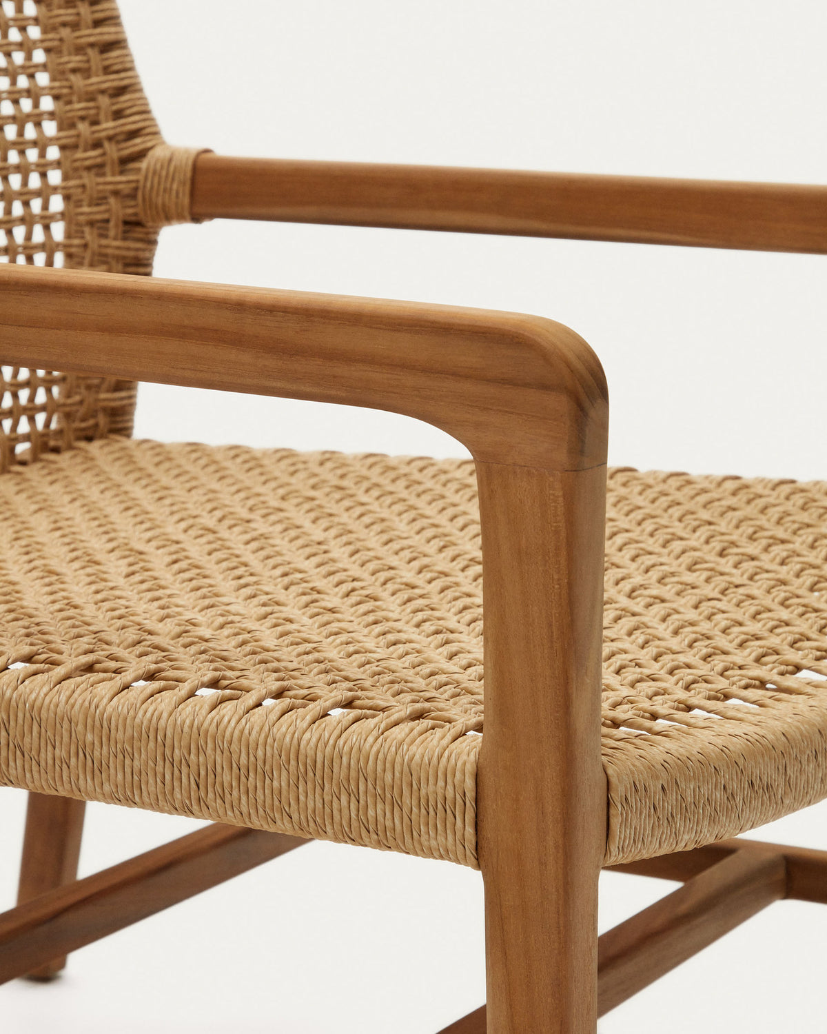 Sabolla Sessel aus massivem Teakholz in Natur präsentiert im Onlineshop von KAQTU Design AG. Outdoor-Sessel mit Armlehnen ist von Kave Home