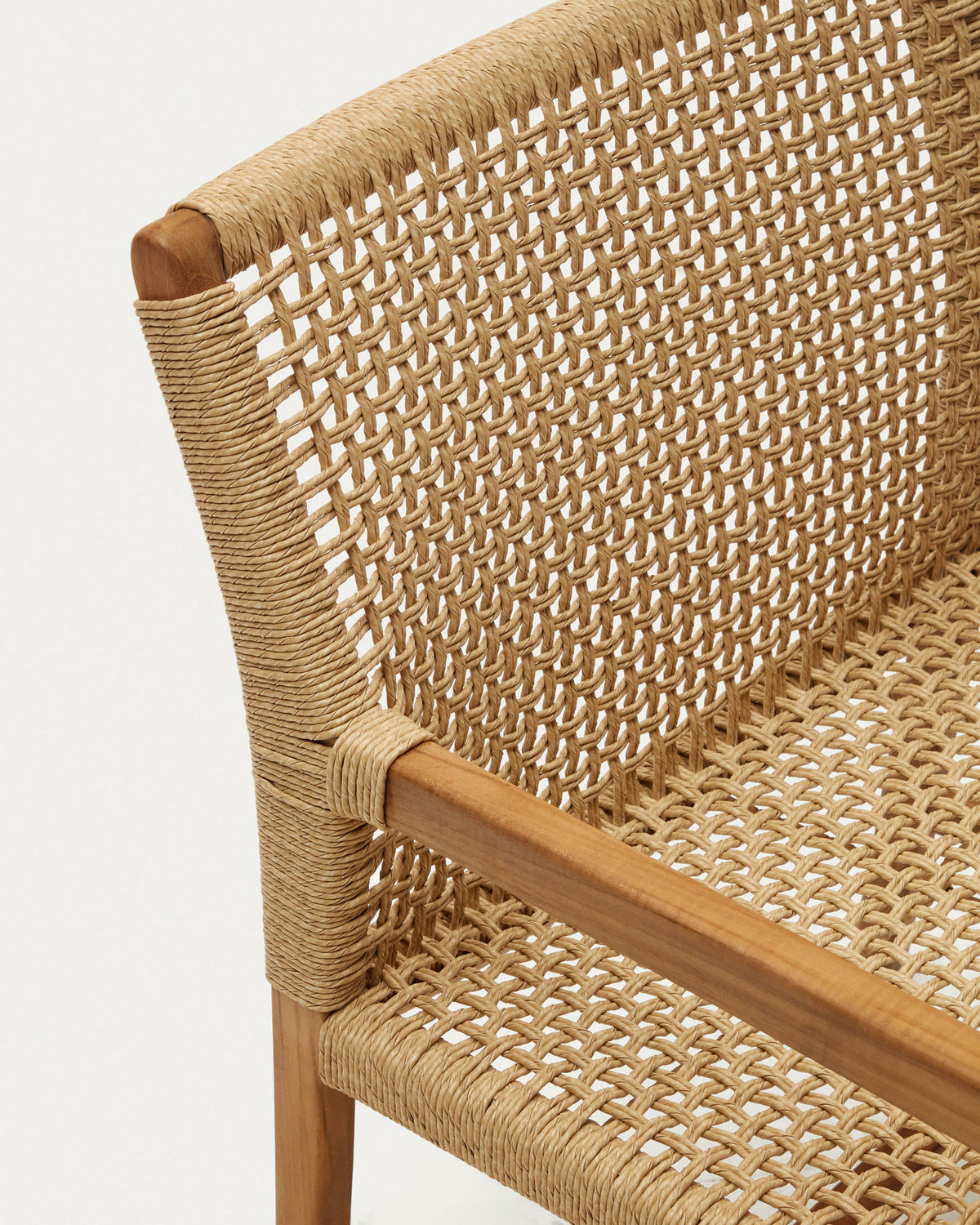 Sabolla Sessel aus massivem Teakholz in Natur präsentiert im Onlineshop von KAQTU Design AG. Outdoor-Sessel mit Armlehnen ist von Kave Home