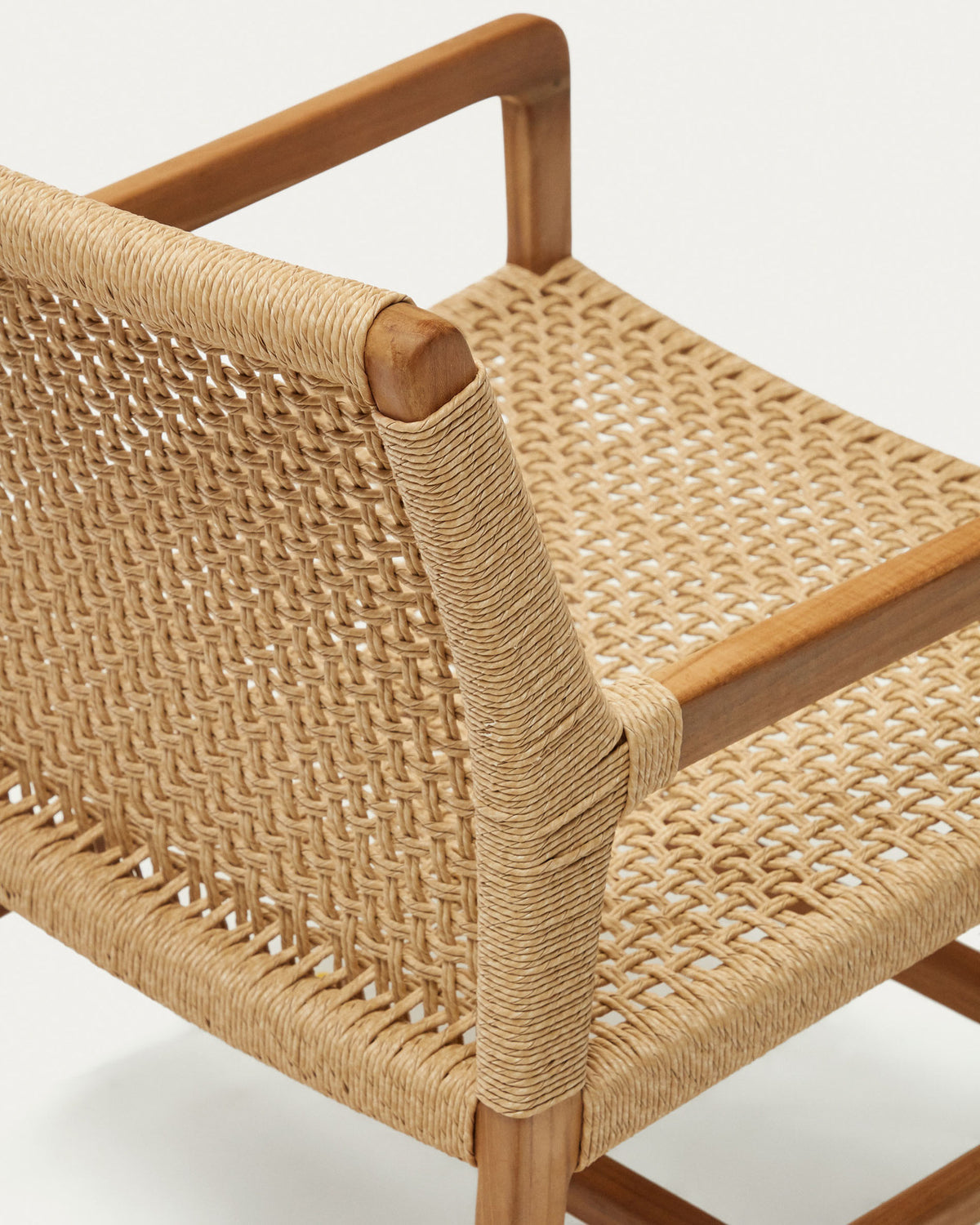 Sabolla Sessel aus massivem Teakholz in Natur präsentiert im Onlineshop von KAQTU Design AG. Outdoor-Sessel mit Armlehnen ist von Kave Home
