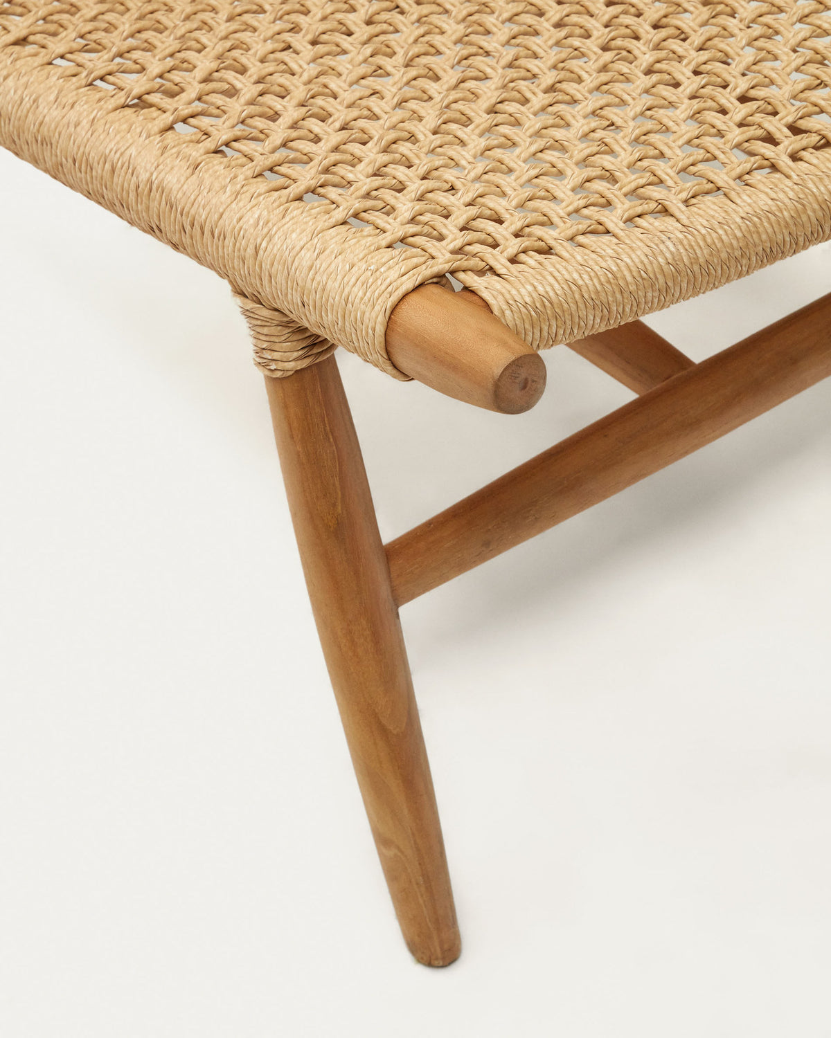 Codolar Sessel aus massivem Teakholz in Natur präsentiert im Onlineshop von KAQTU Design AG. Outdoor-Sessel ist von Kave Home