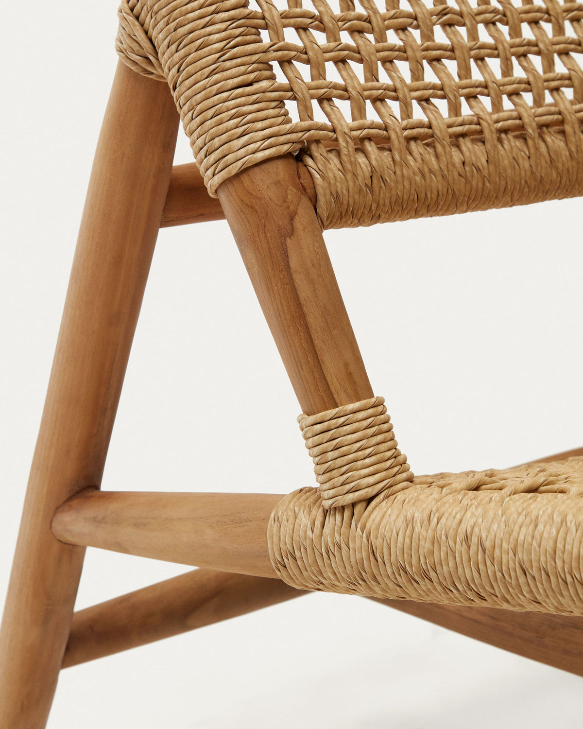 Codolar Sessel aus massivem Teakholz in Natur präsentiert im Onlineshop von KAQTU Design AG. Outdoor-Sessel ist von Kave Home