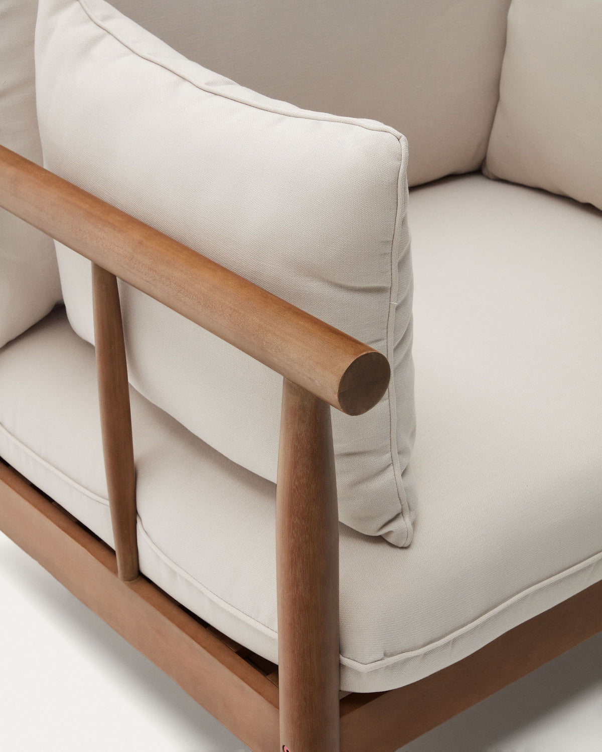 Sacova Sessel aus massivem Eukalyptusholz FSC 100% in Natur präsentiert im Onlineshop von KAQTU Design AG. Outdoor-Sessel mit Armlehnen ist von Kave Home