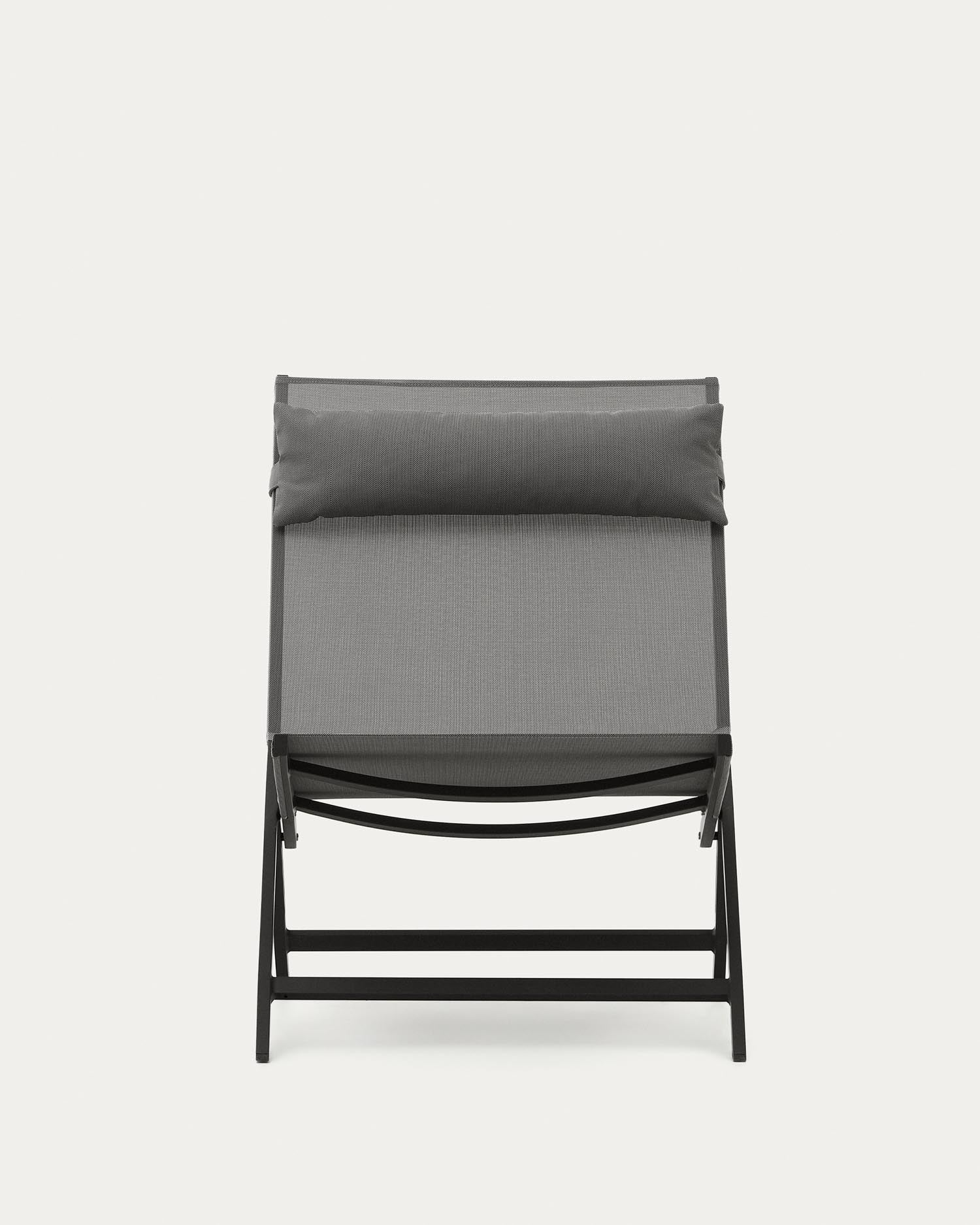 Eleganter Canutells Klappstuhl aus Aluminium in Dunkelgrau von Kave Home, perfekt für stilvolle und praktische Außenbereiche.
