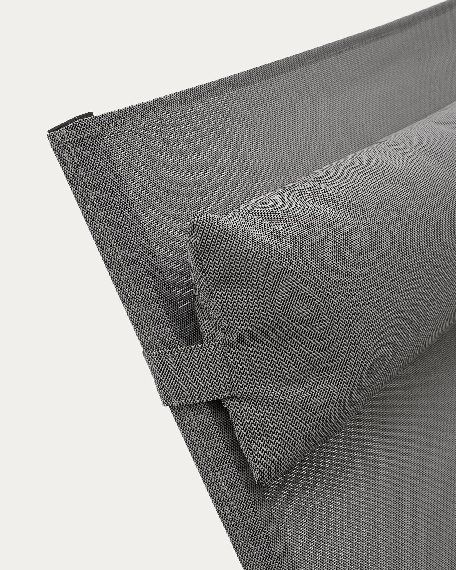 Eleganter Canutells Klappstuhl aus Aluminium in Dunkelgrau von Kave Home, perfekt für stilvolle und praktische Außenbereiche.