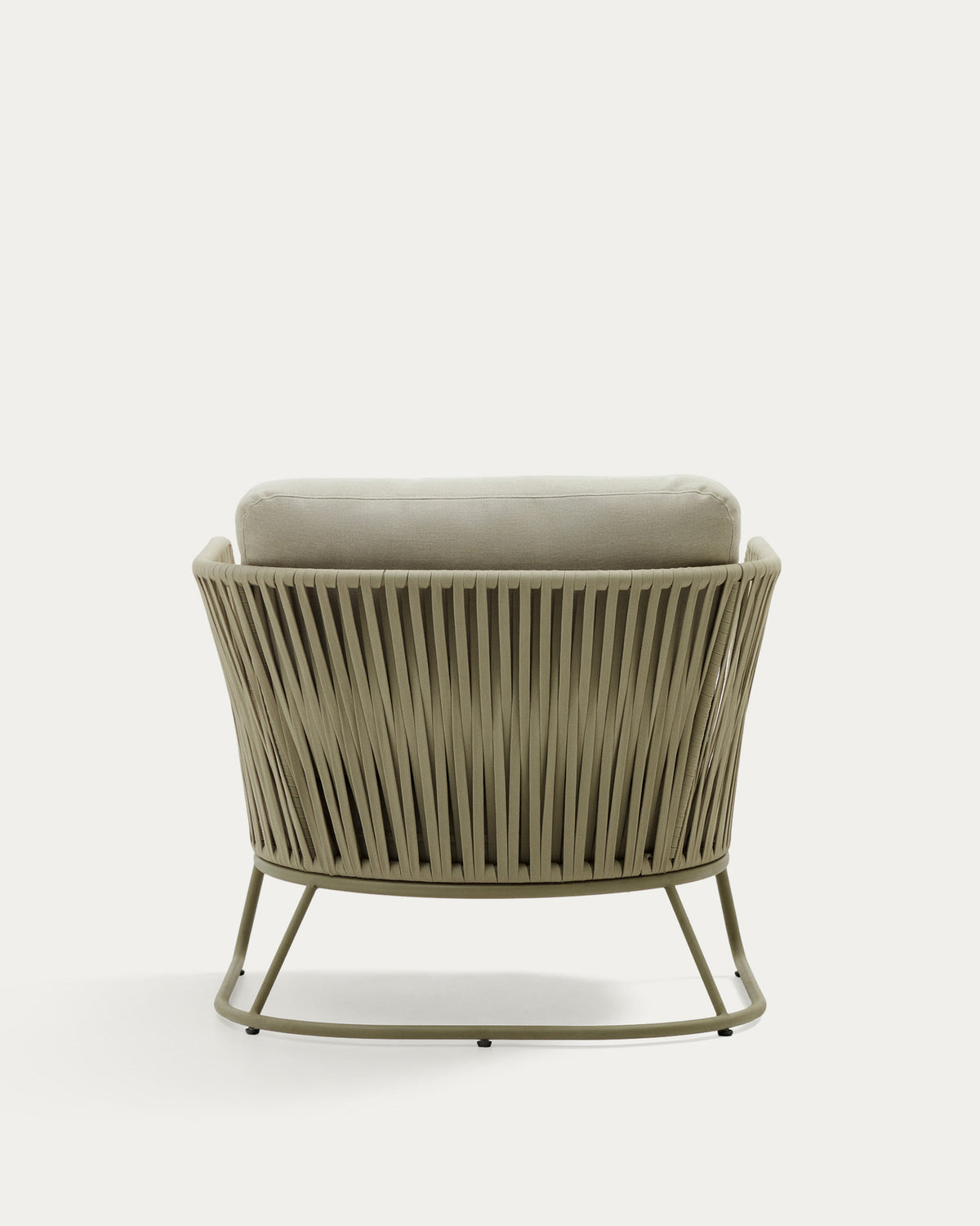 Sessel Saconca für den Aussenbereich mit Flechtwerk und verzinktem Stahl, grün in Beige, Grün präsentiert im Onlineshop von KAQTU Design AG. Outdoor-Sessel mit Armlehnen ist von Kave Home