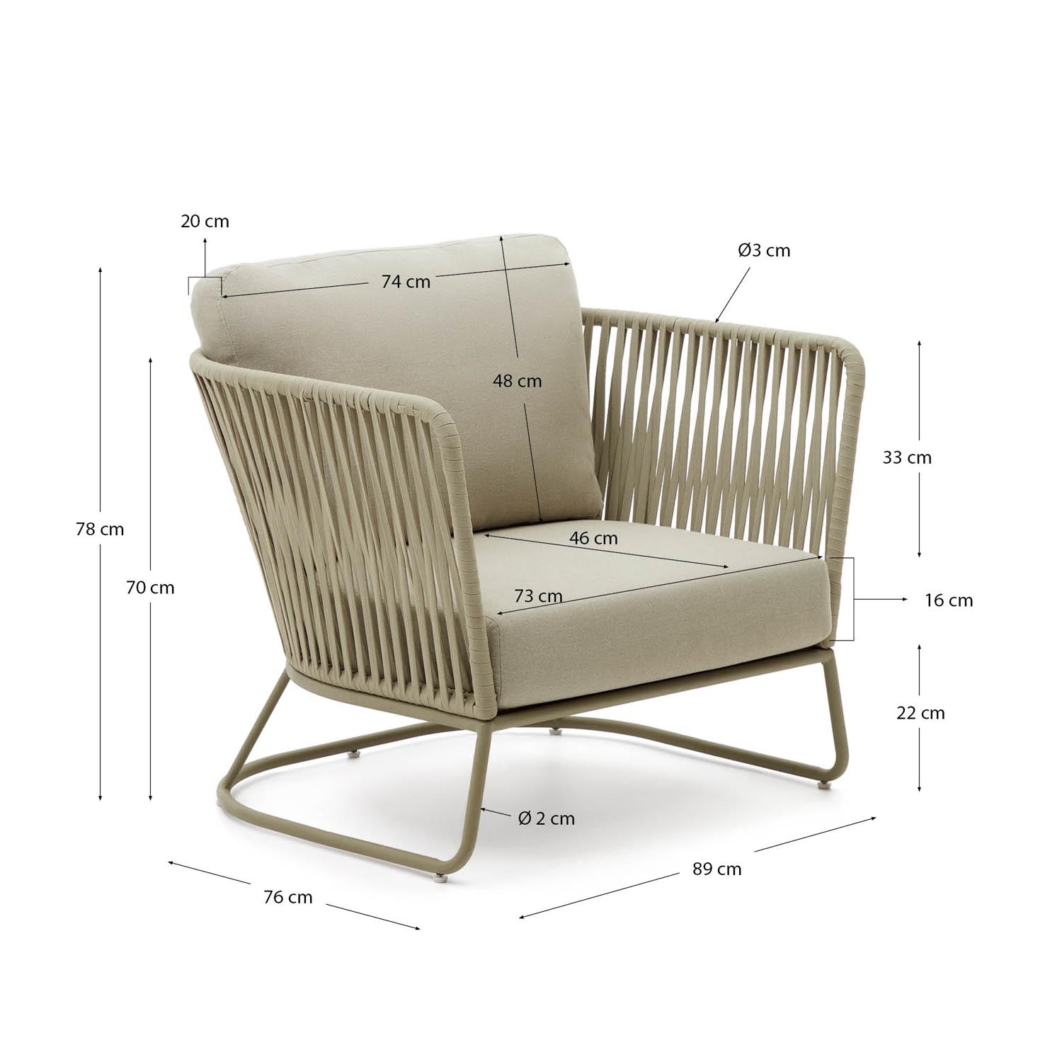 Sessel Saconca von Kave Home: Stilvoller Outdoor-Sessel aus Flechtwerk und verzinktem Stahl für entspannte Stunden im Freien.