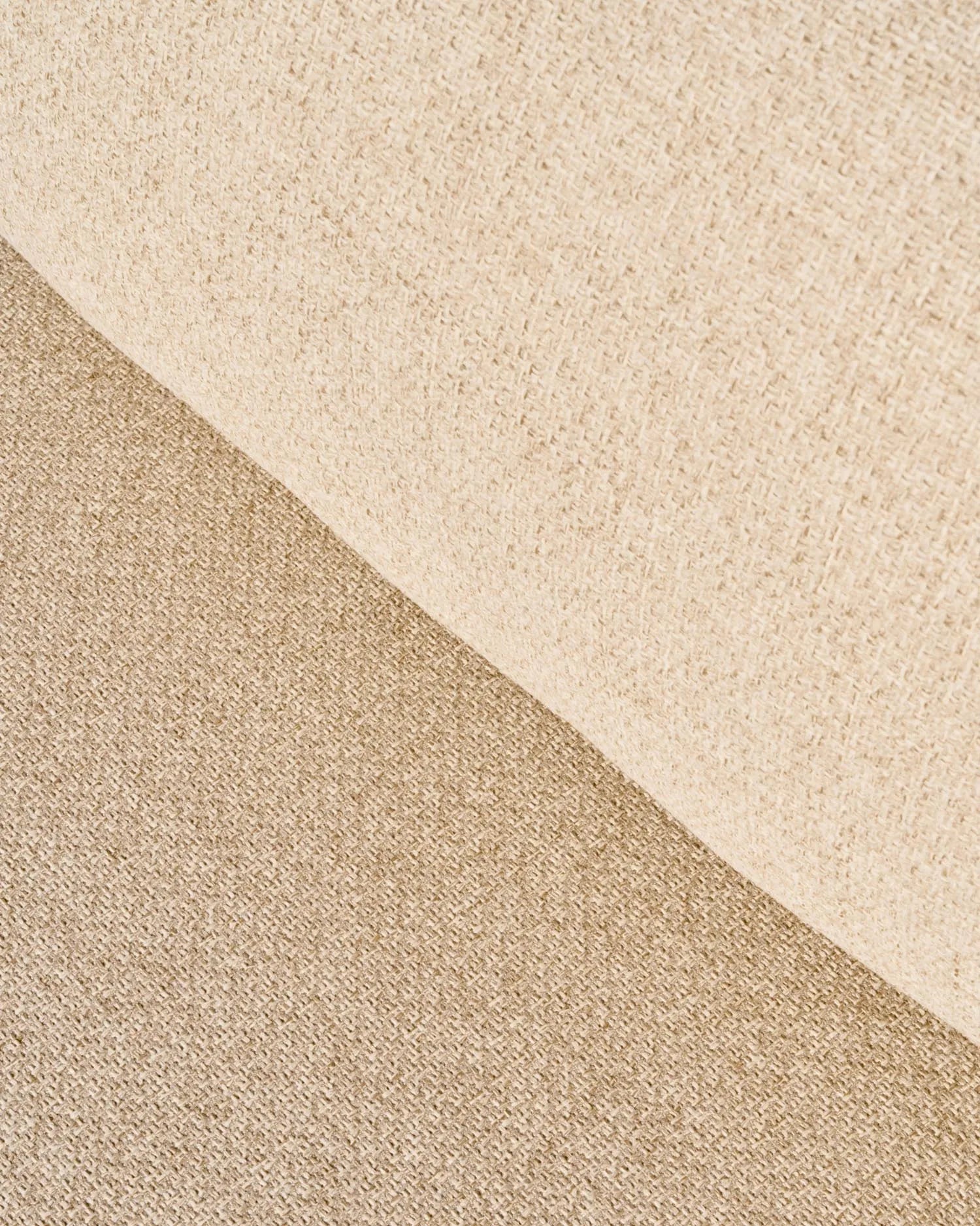 Tirant Sessel aus FSC-zertifiziertem Teakholz von Kave Home, stilvoll und nachhaltig, ideal für moderne Wohnräume.