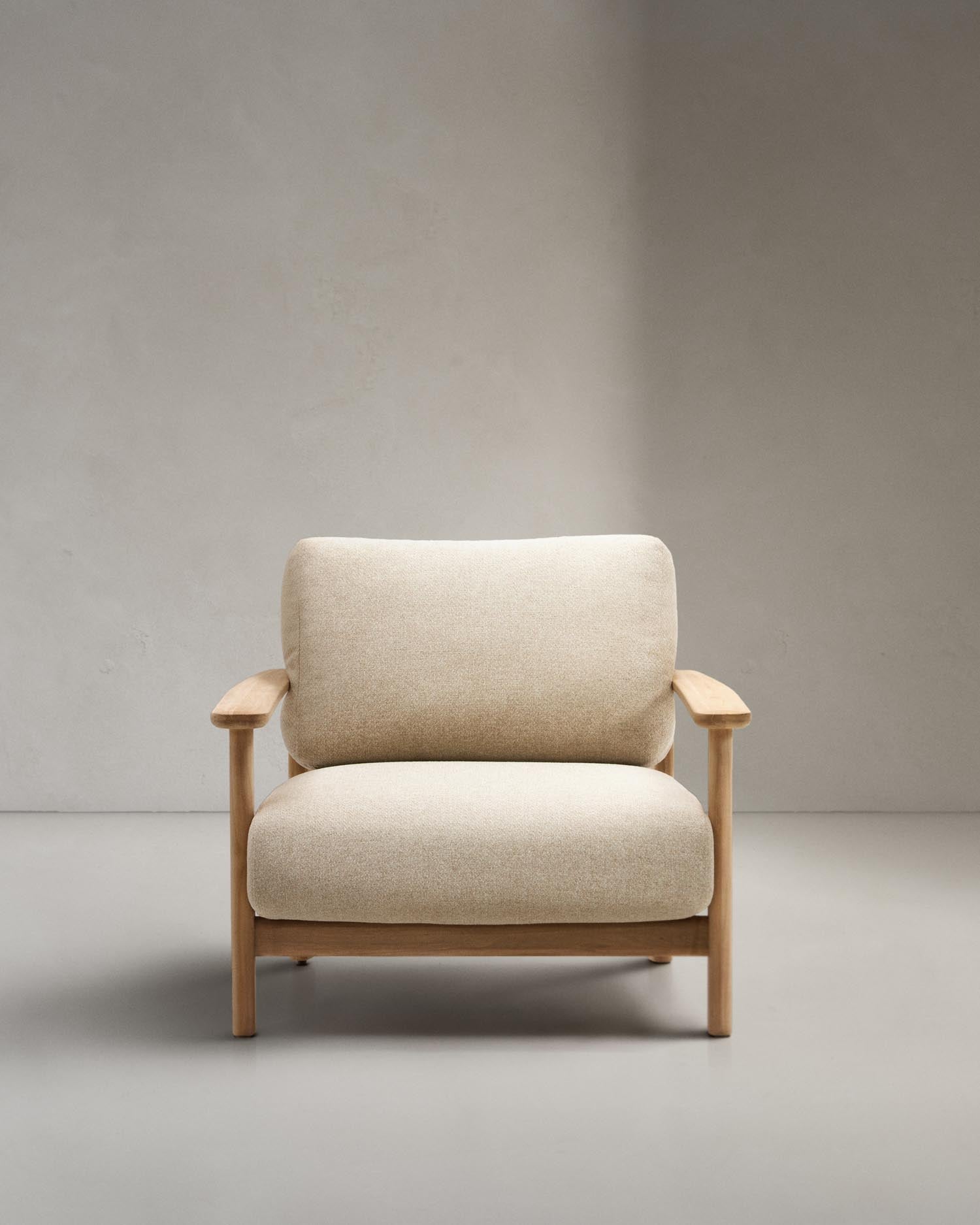 Eleganter Tirant Sessel aus 100% FSC-zertifiziertem Teakholz, ideal für nachhaltige und moderne Wohnraumgestaltung.