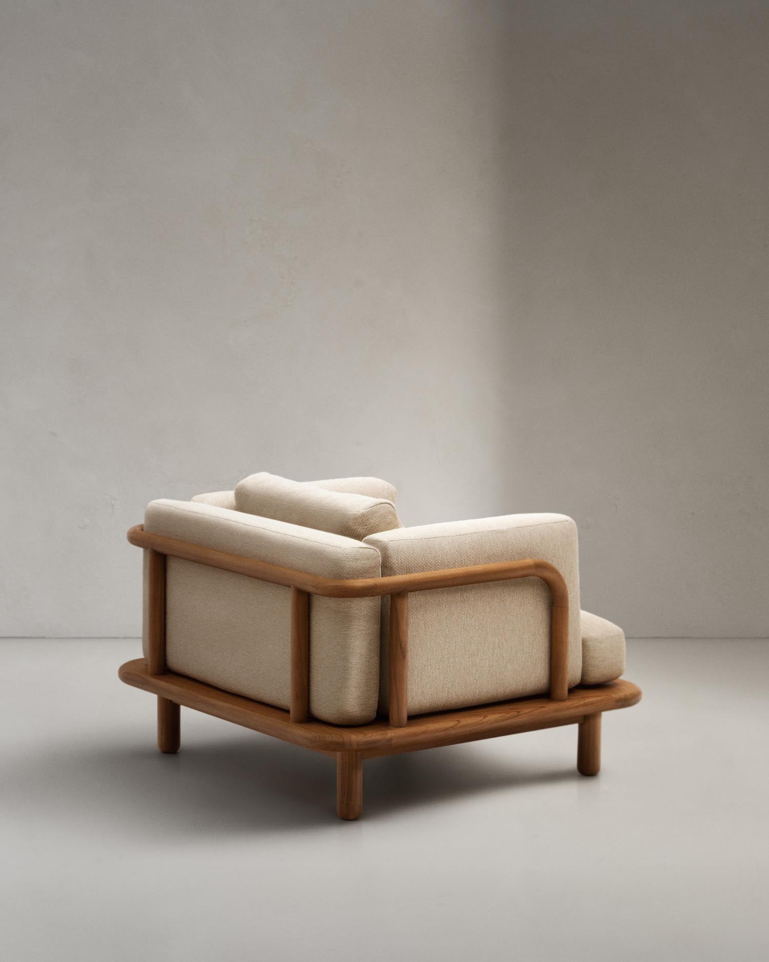 Stilvoller Turqueta Sessel aus 100% FSC-zertifiziertem Teakholz, perfekt für Garten und Balkon, vereint Eleganz und Komfort.