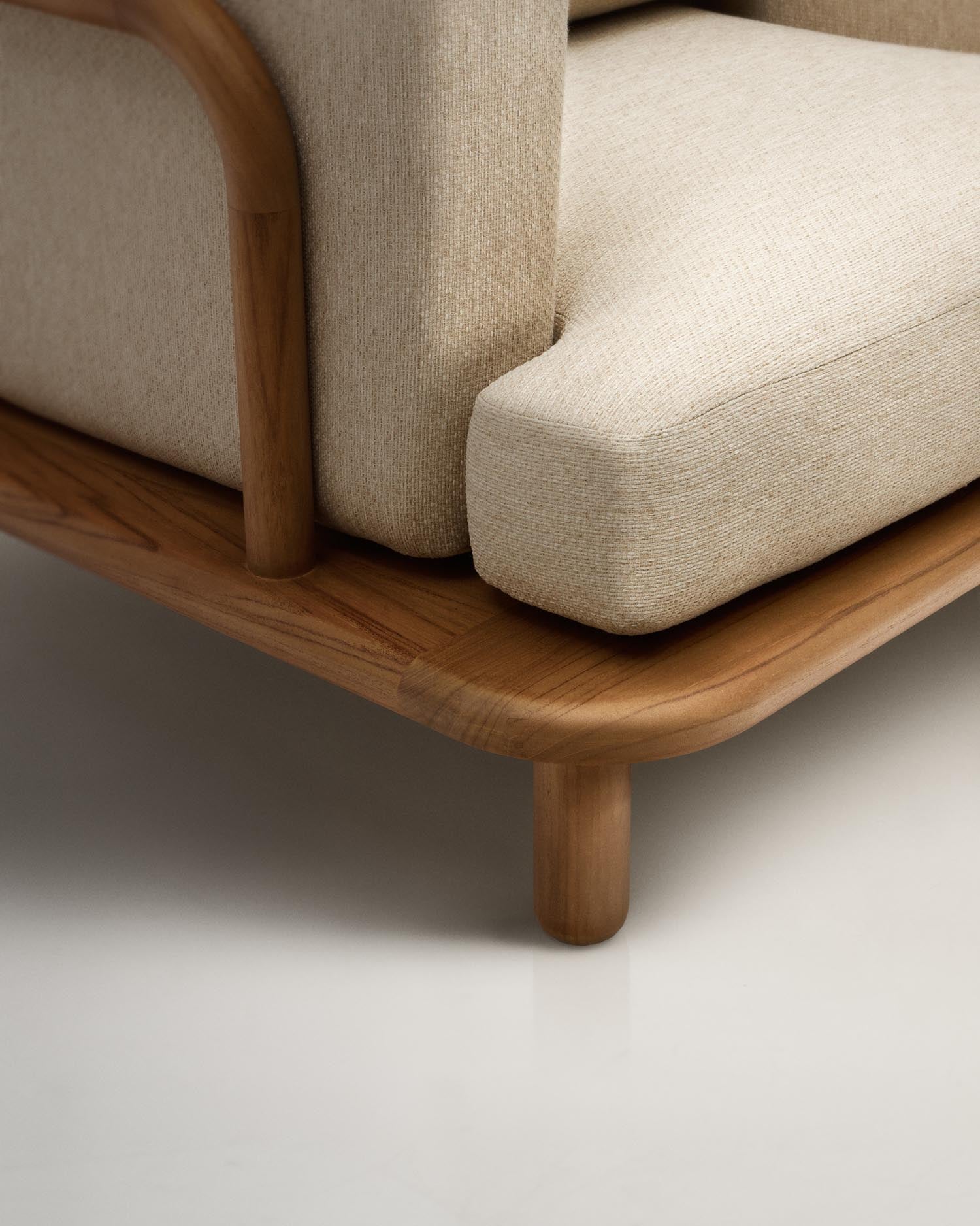 Stilvoller Turqueta Sessel aus massivem Teakholz, ideal für Garten und Terrasse. Langlebig, pflegeleicht und nachhaltig – für entspannte Stunden im Freien.