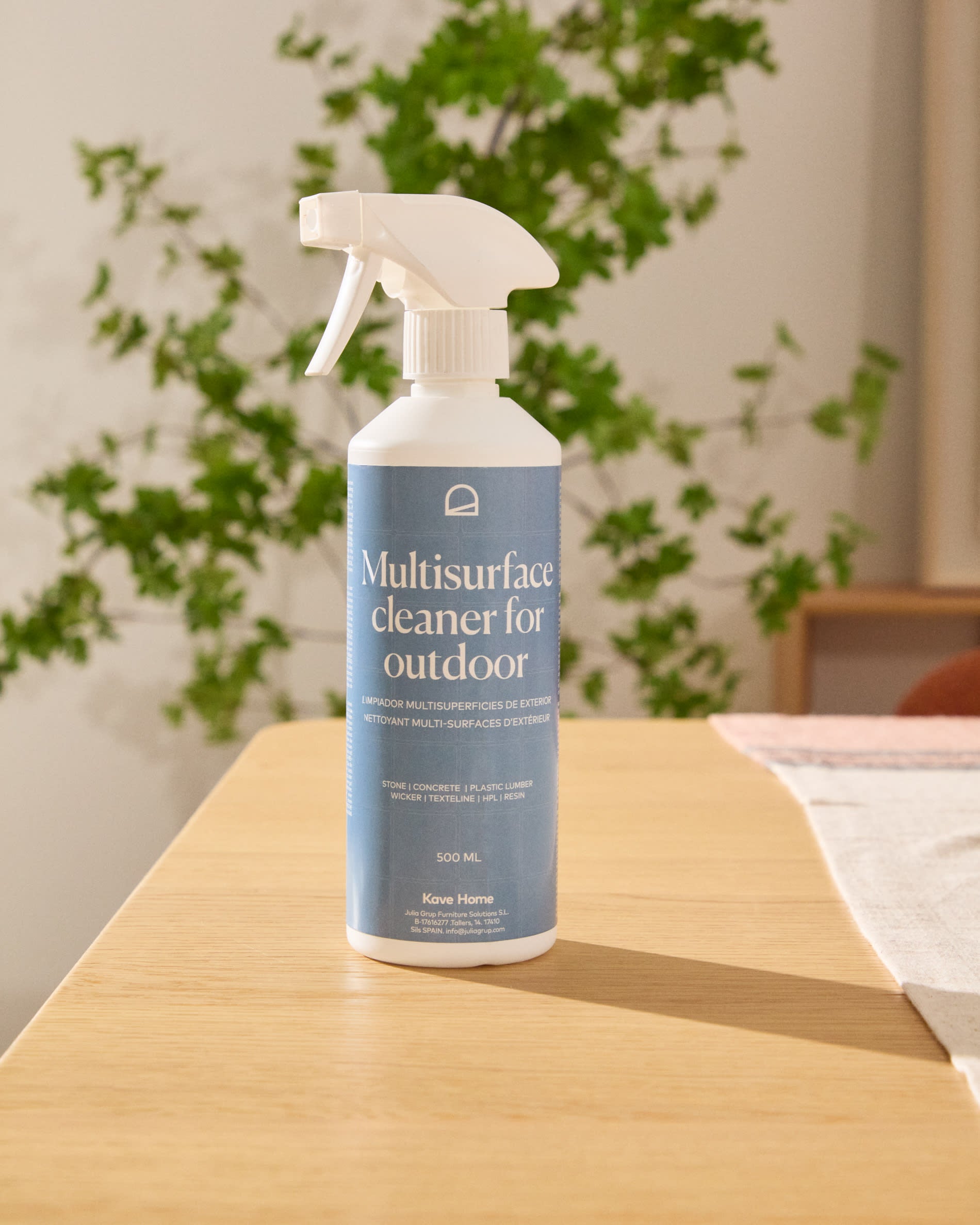 Multi-Flächen-Reiniger Sterina für den Aussenbereich 500 ml in Blau präsentiert im Onlineshop von KAQTU Design AG. Reinigungsmittel ist von Kave Home
