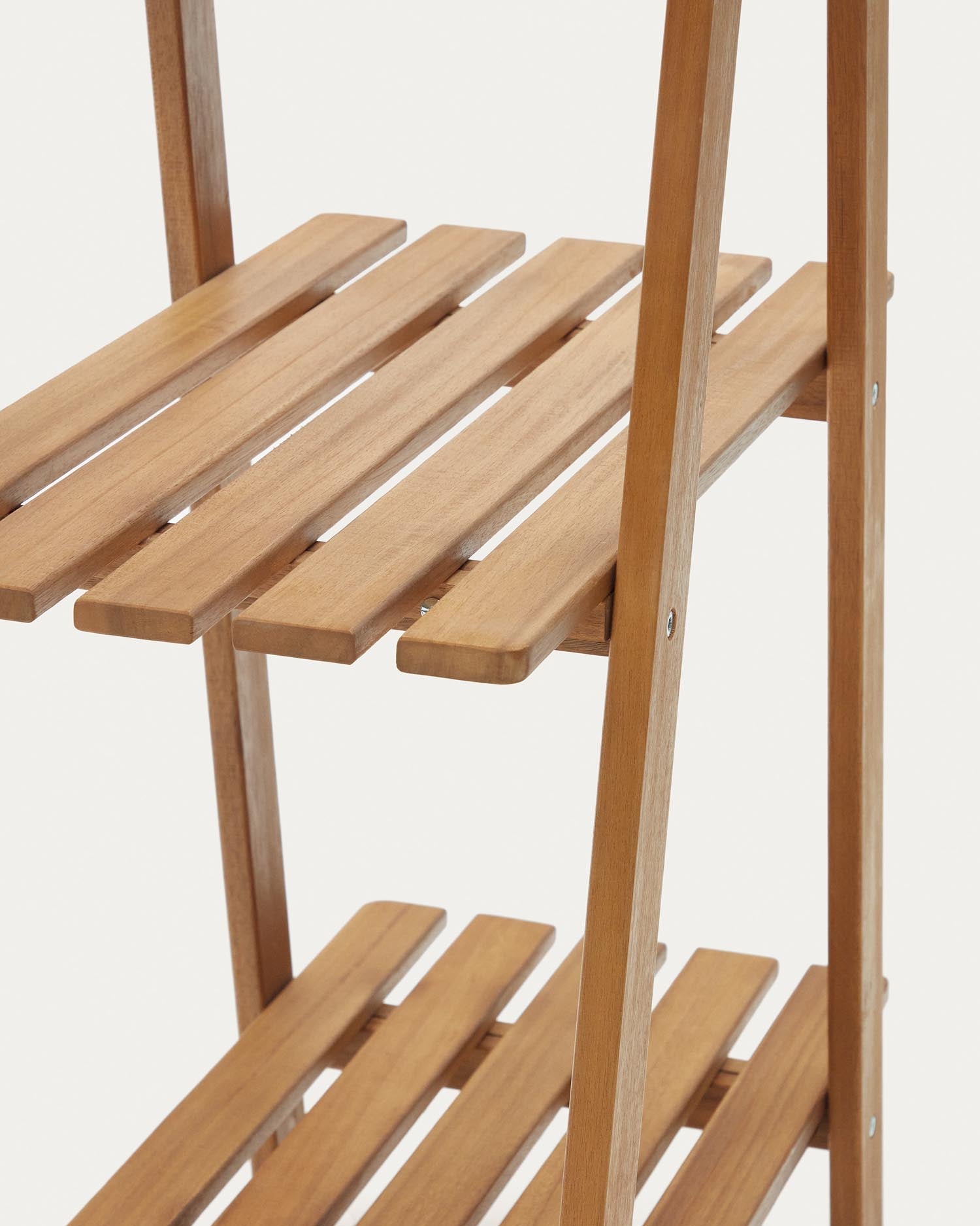 Robustes Outdoor-Regal aus FSC-zertifiziertem Akazienholz, 80x140 cm. Ideal für Garten oder Terrasse, nachhaltig und stilvoll.